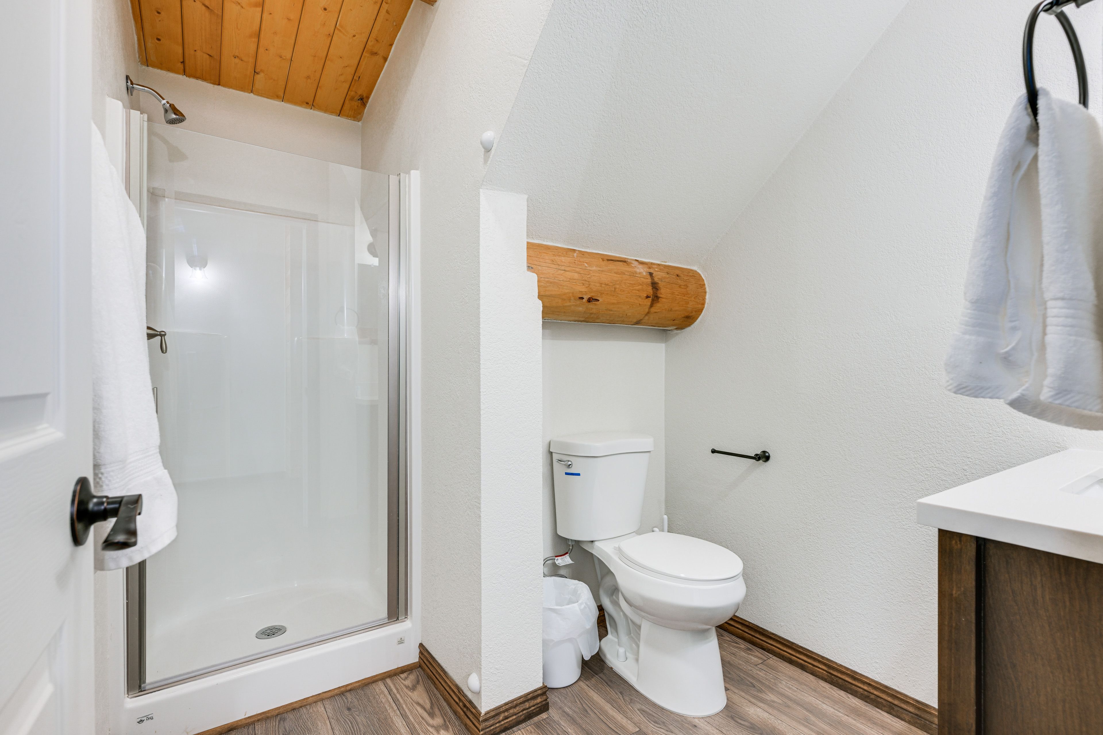 Full Bathroom | 2nd Floor