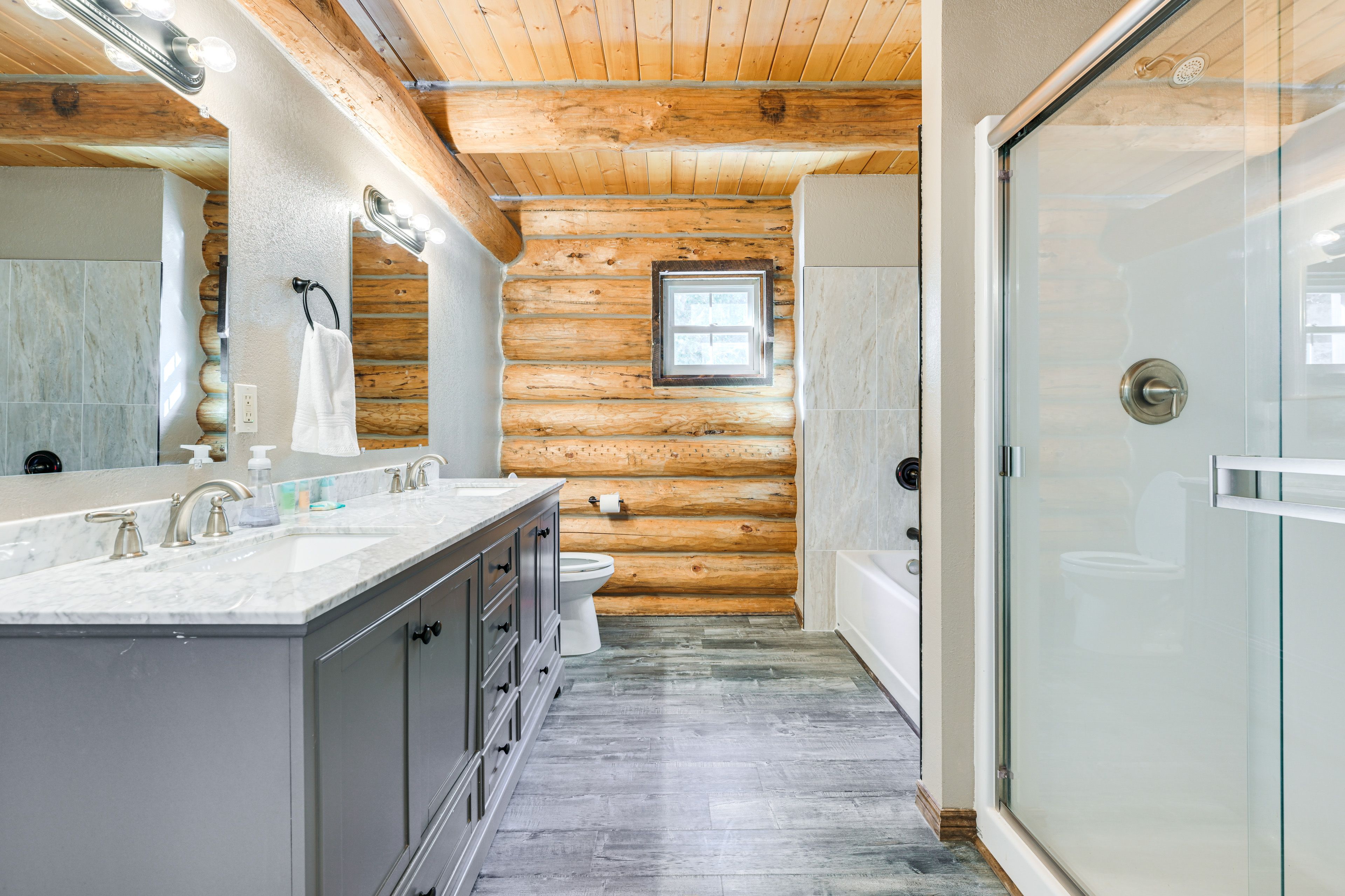 En-Suite Bathroom | 2nd Floor | Towels Provided | Complimentary Toiletries