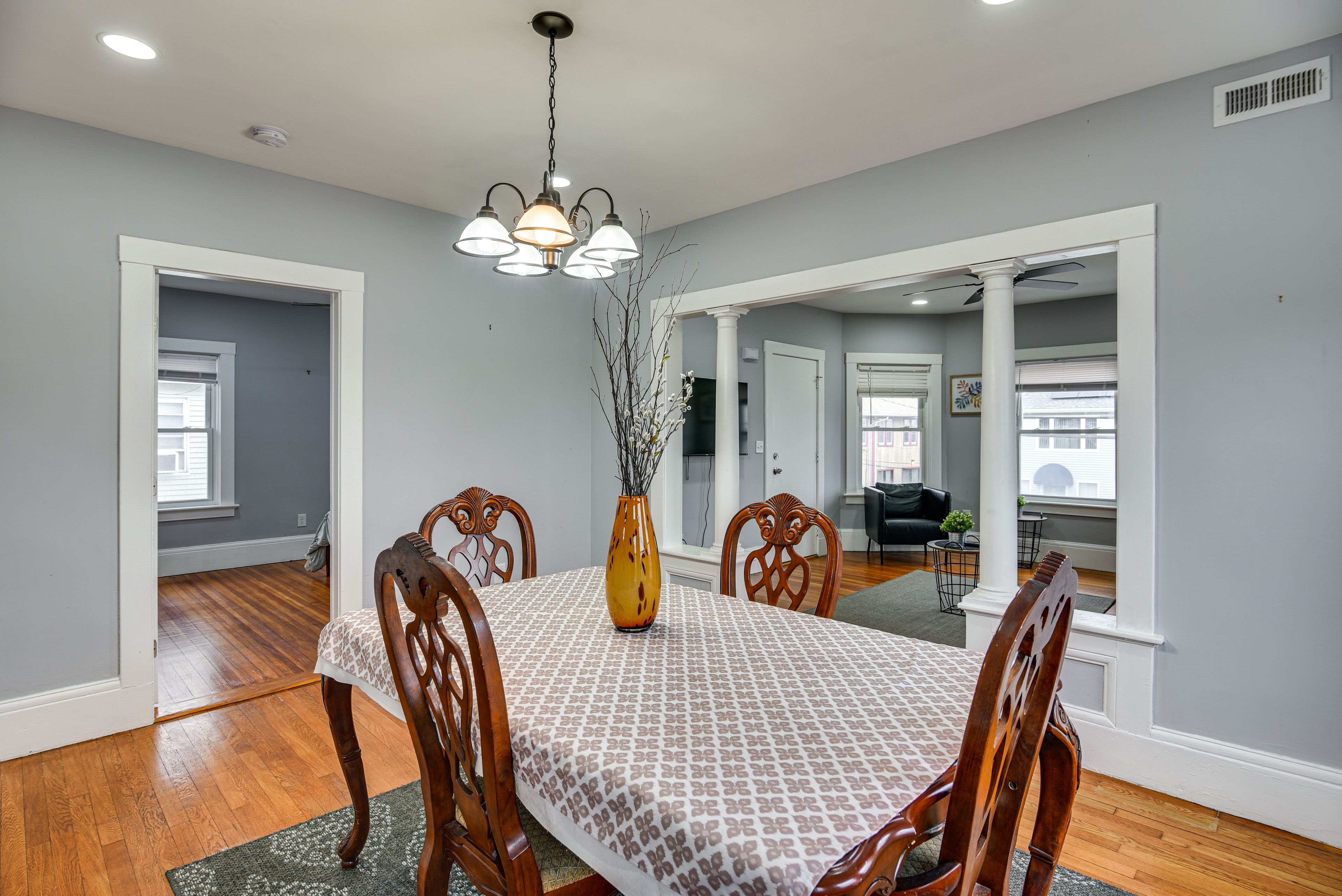 Dining Area | Dishware & Flatware Provided