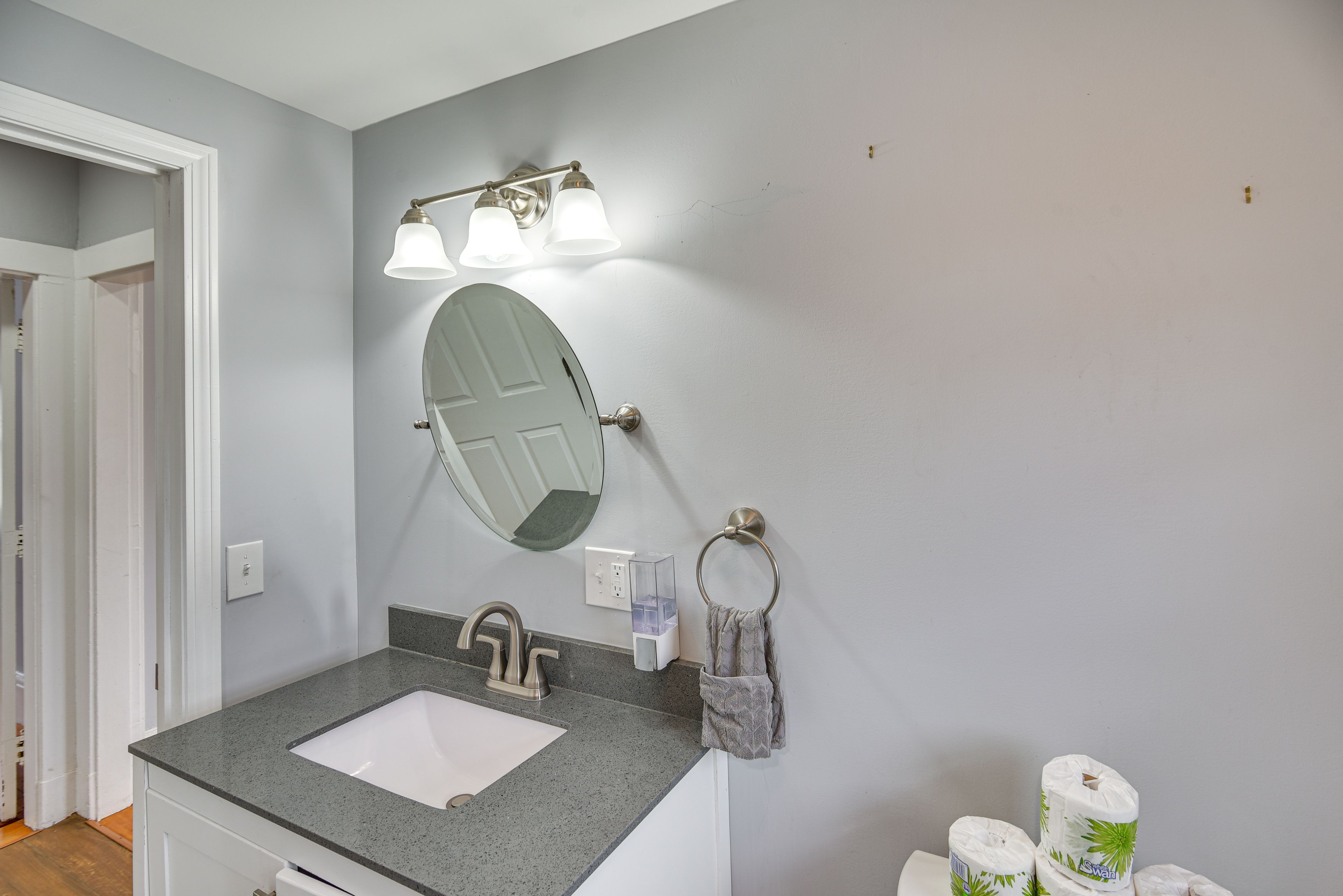 Full Bathroom | Complimentary Toiletries