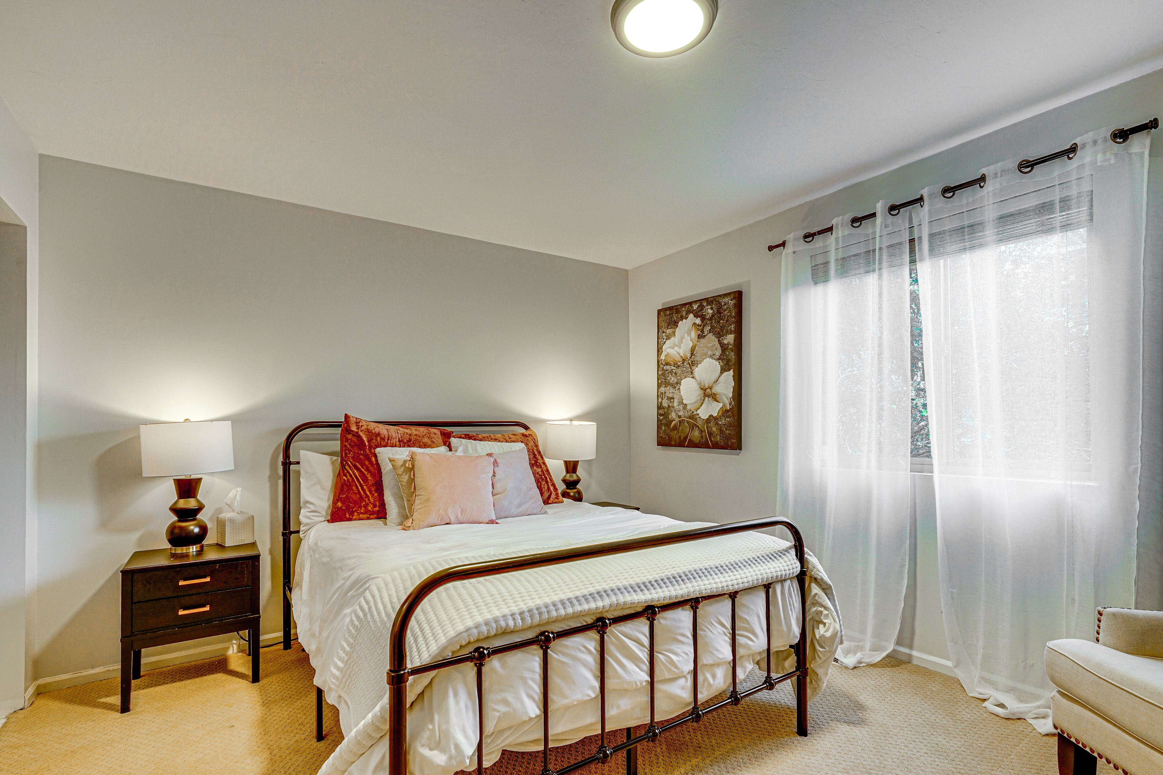 Bedroom 1 | 1st Floor | Queen Bed | Smart TV