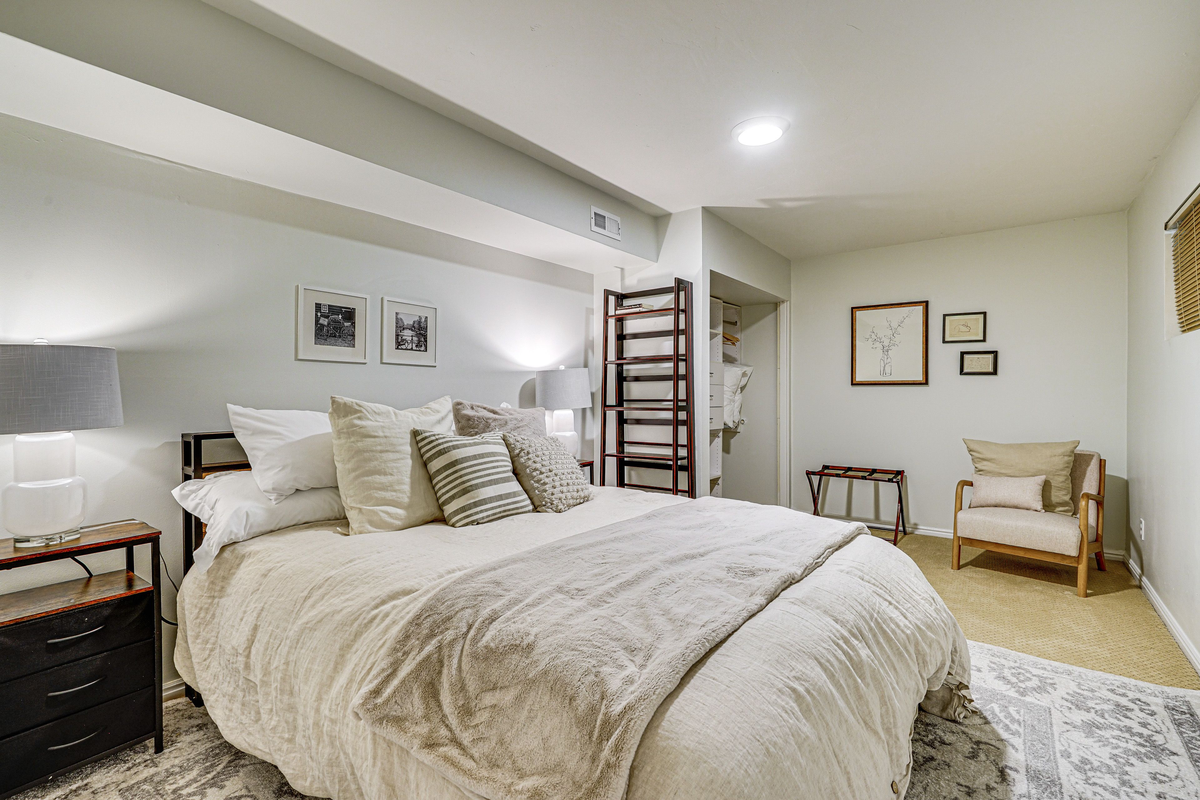 Bedroom 4 | Basement | Queen Bed