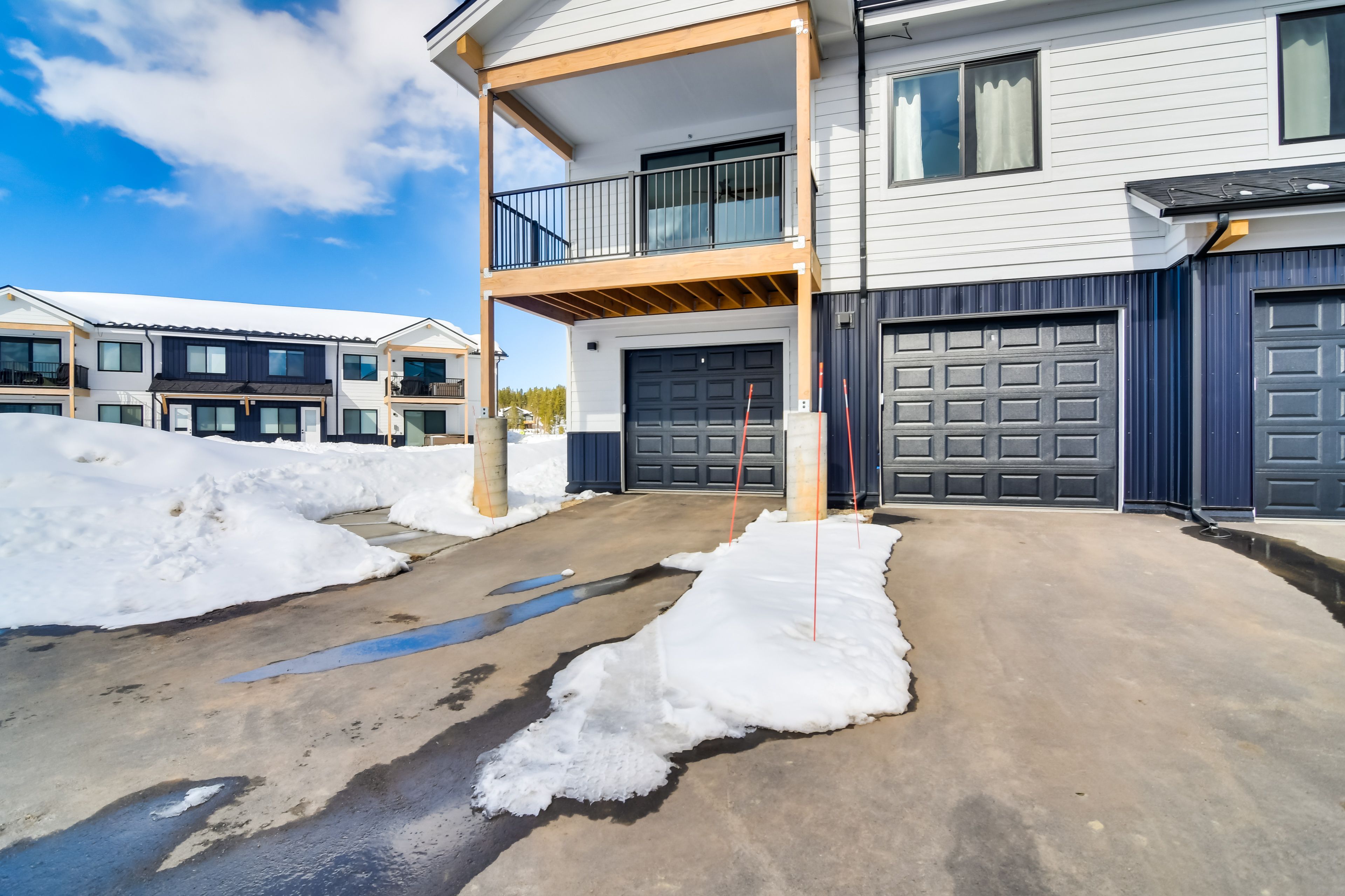 Parking | Driveway (1 Vehicle) | Street Parking | No Garage Access