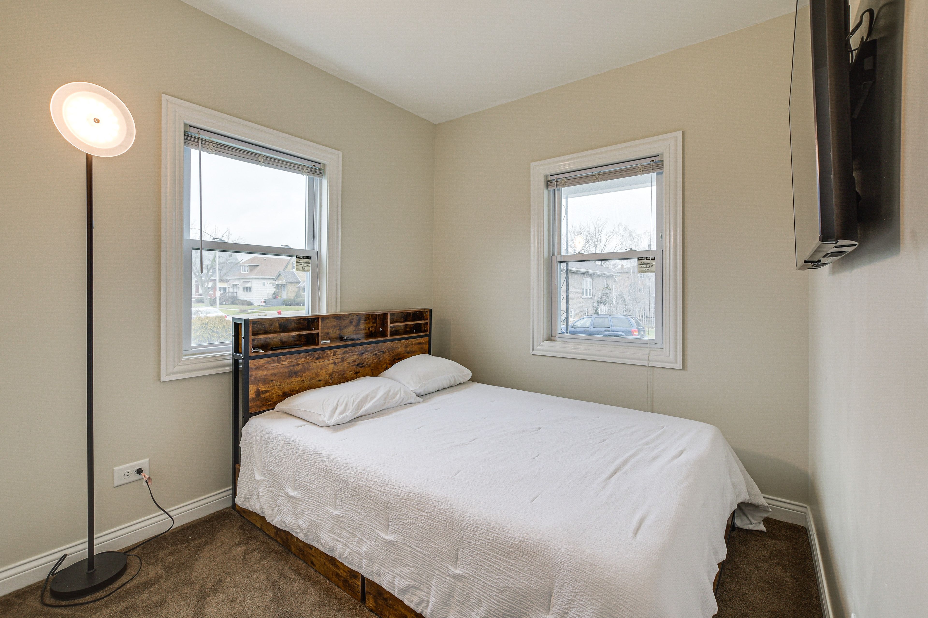 Bedroom 1 | Full Bed | Smart TV