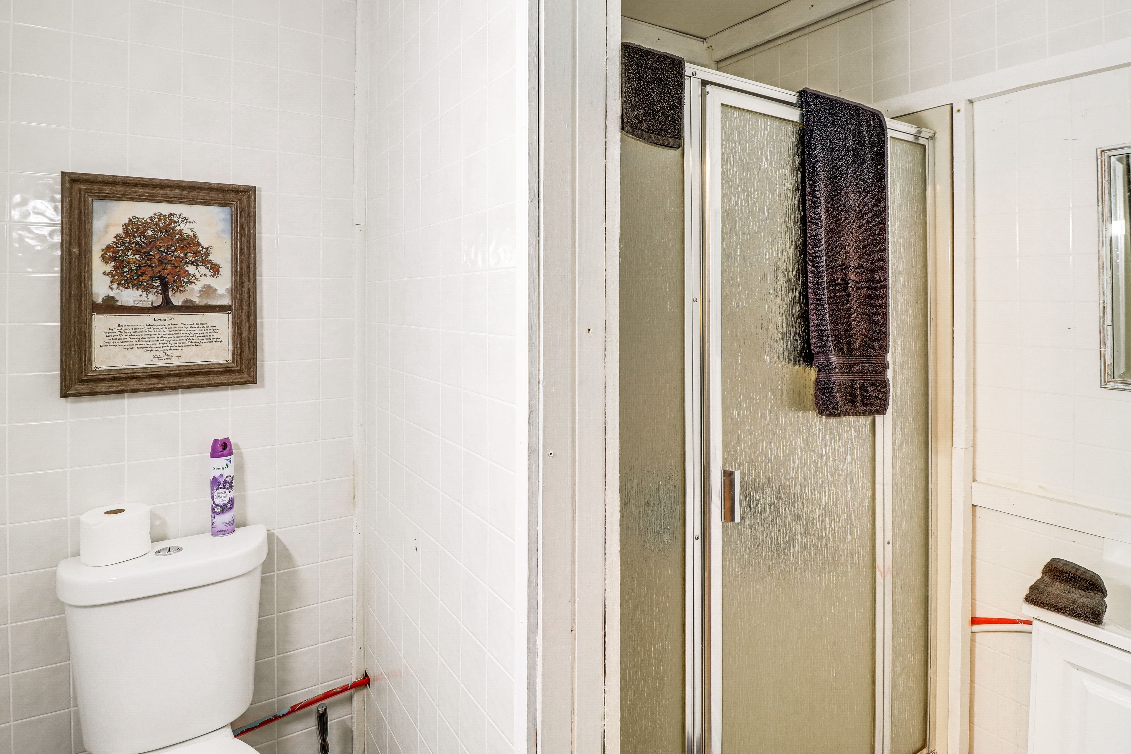 Full Bathroom (Guest House) | 1st Floor | Hair Dryer