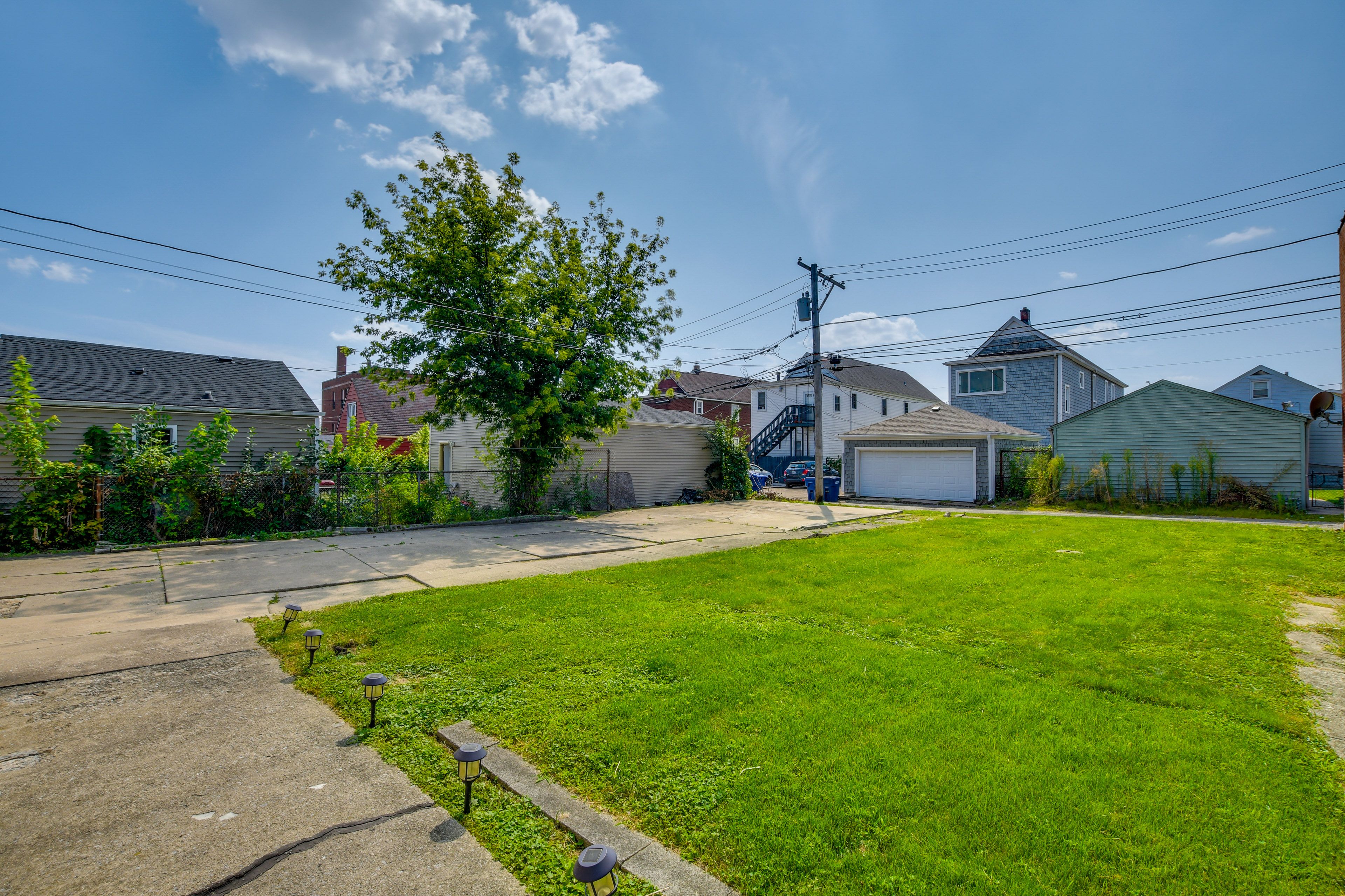 Apartment Exterior | Shared Backyard