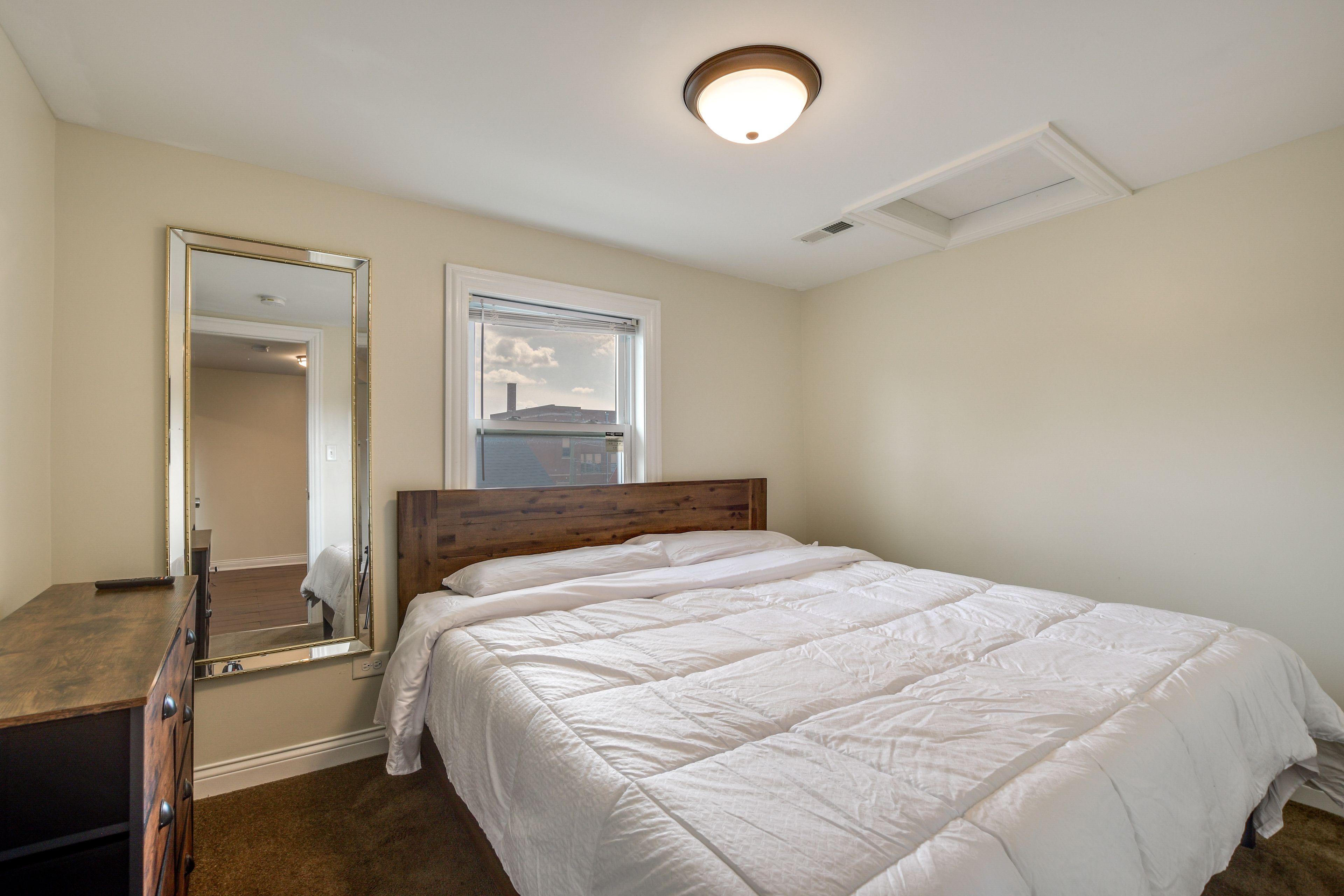 Bedroom 2 | Queen Bed | Smart TV