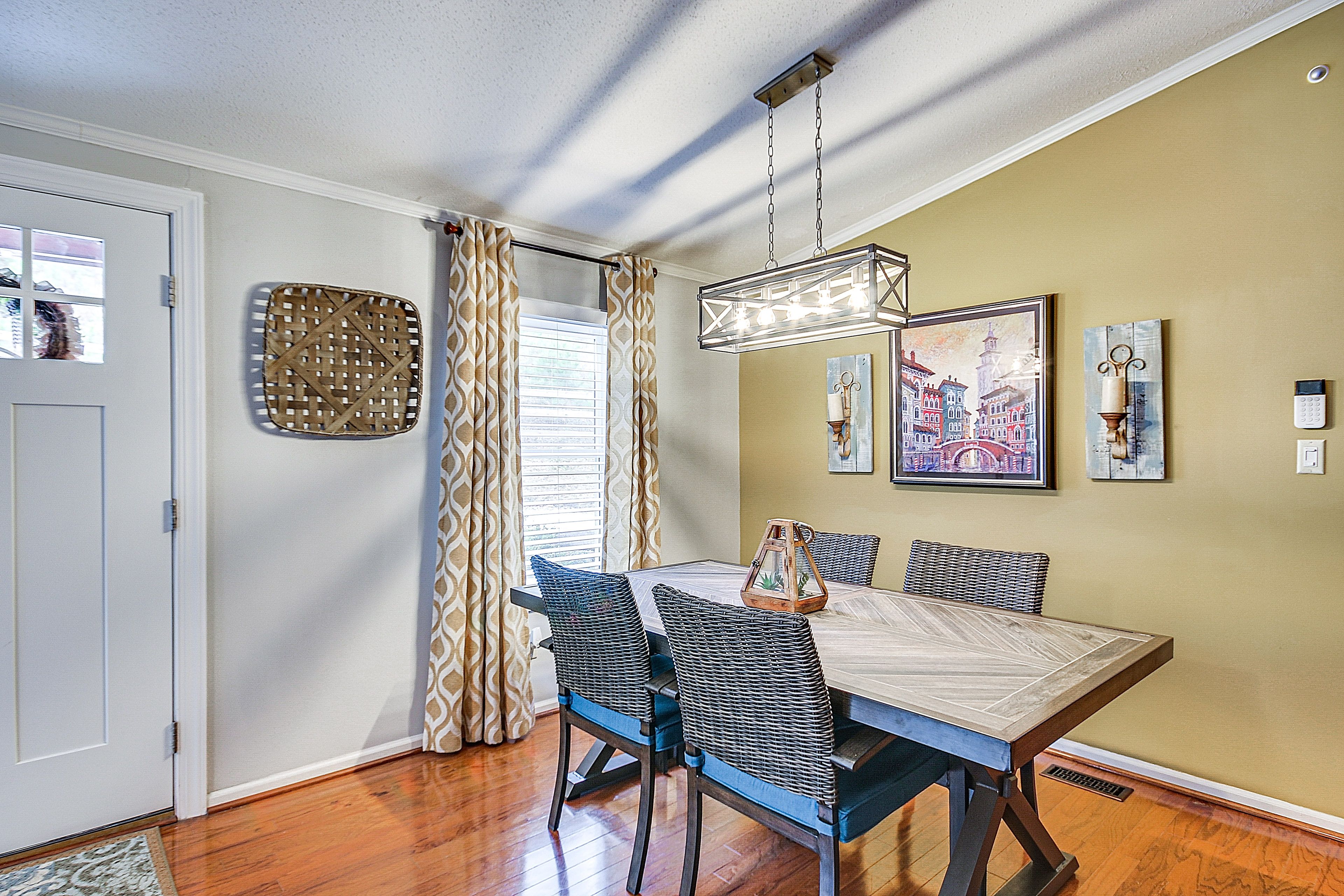 Dining Room | Dishware & Flatware Provided
