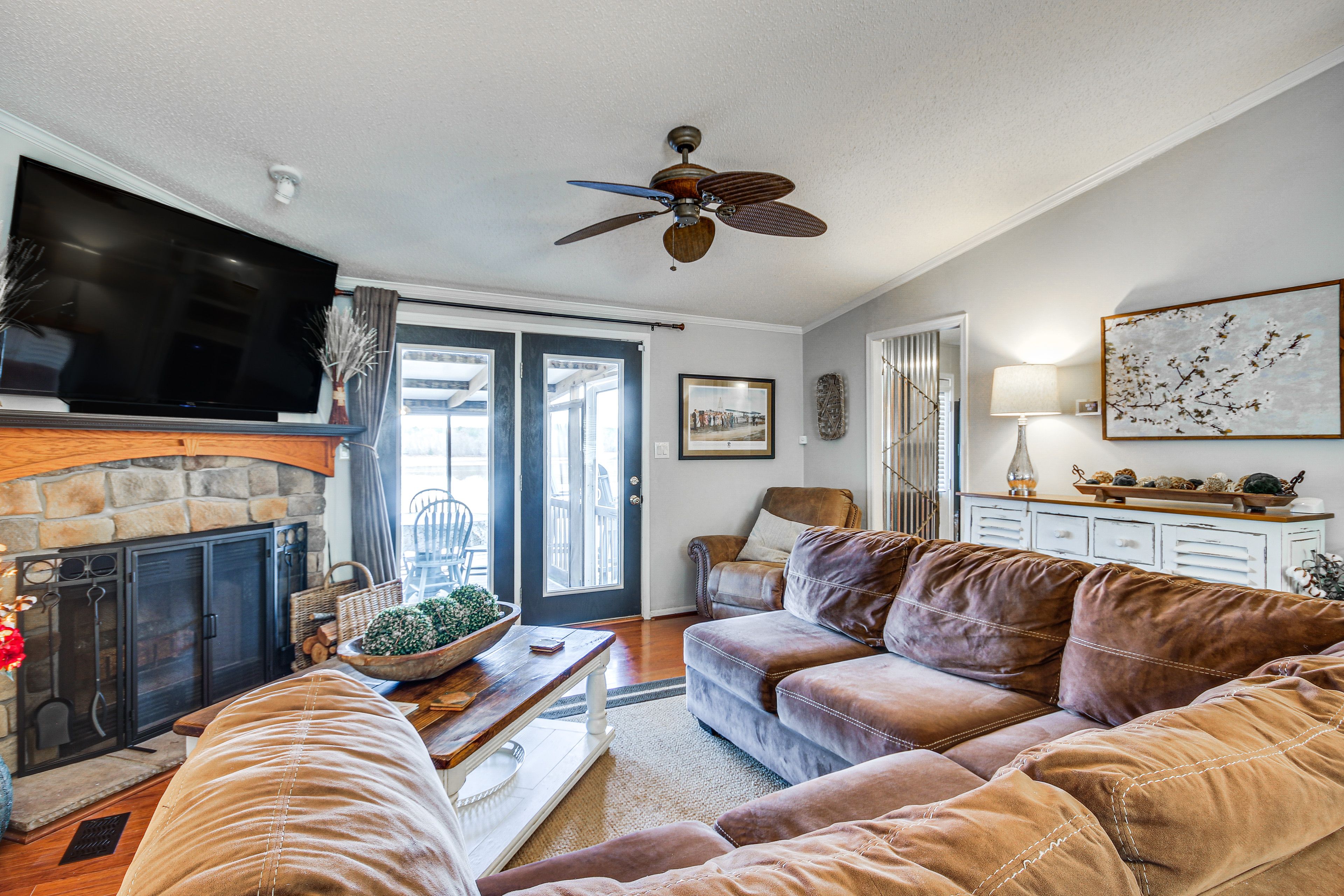 Living Room | Queen Sleeper Sofa | Central Air Conditioning & Heating
