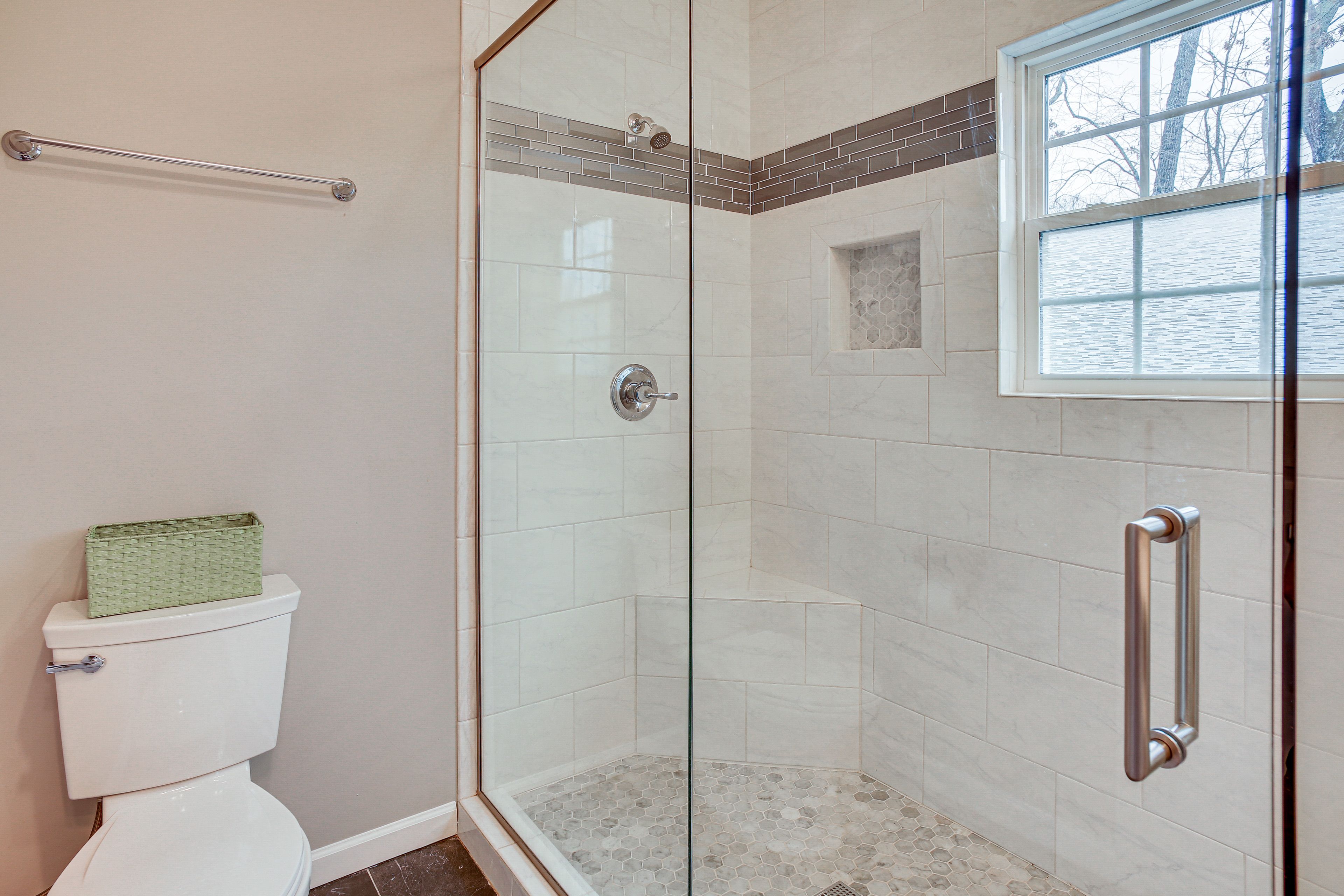 Full Bathroom | Complimentary Toiletries