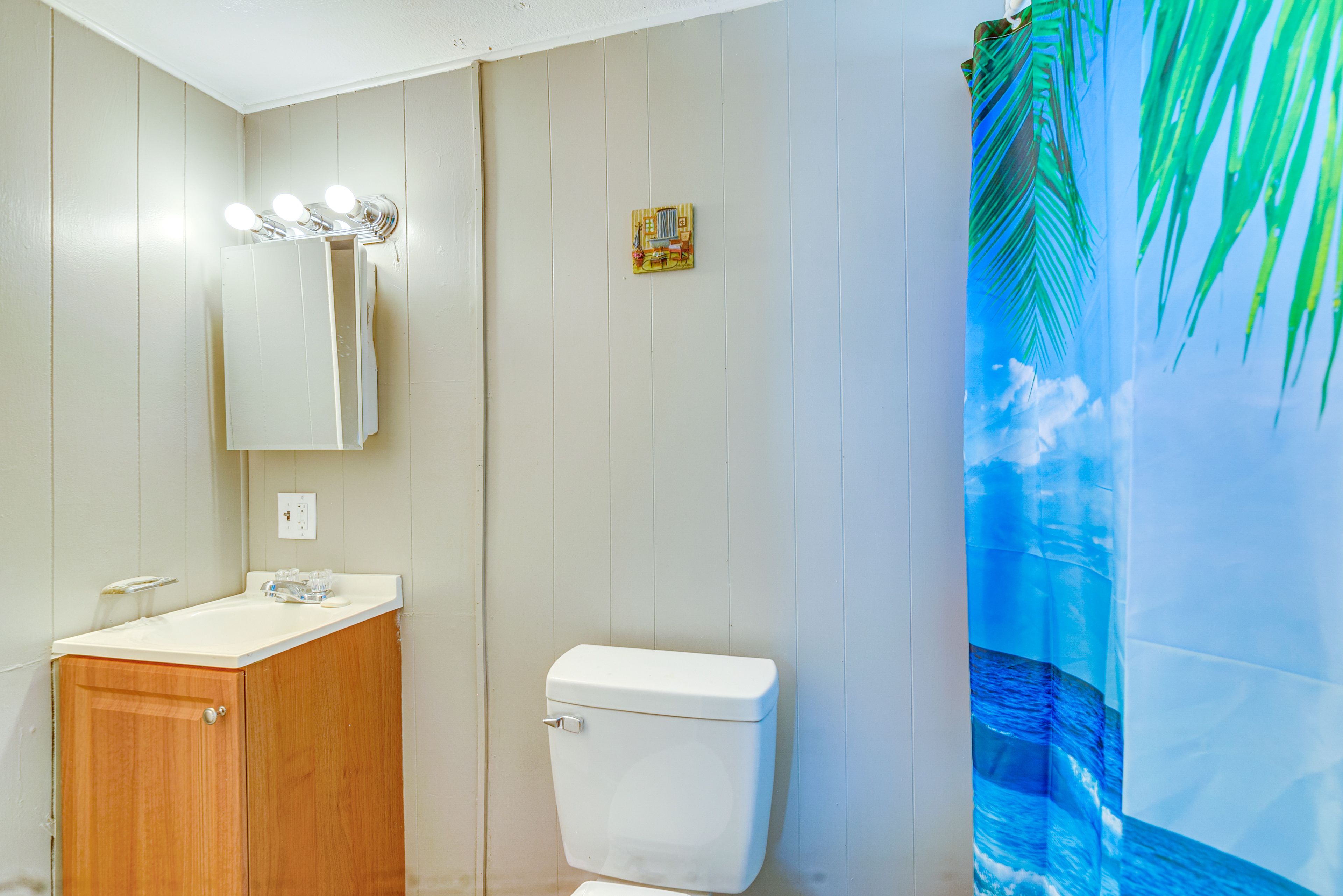 Full Bathroom | Complimentary Toiletries