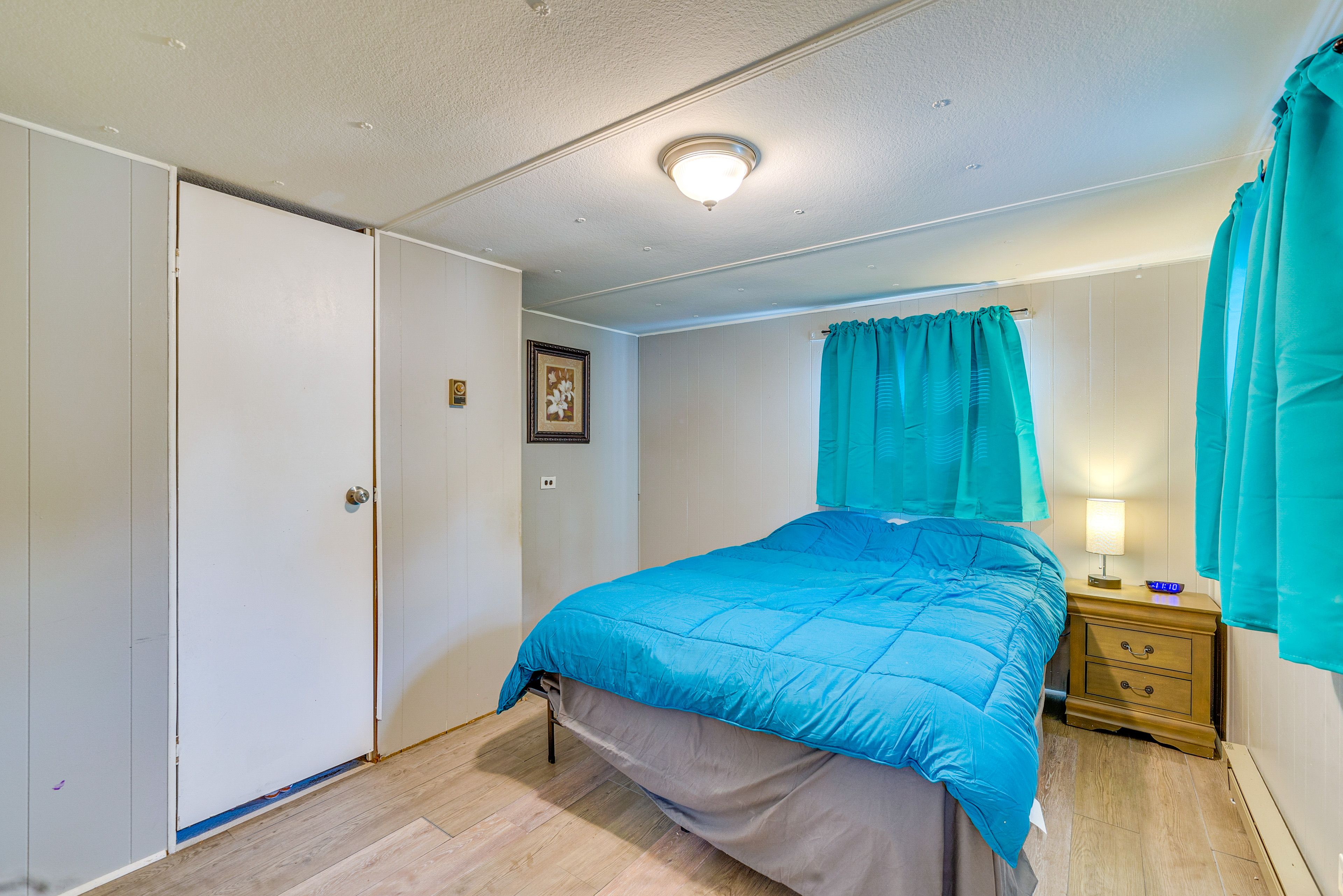 Bedroom 2 | Queen Bed