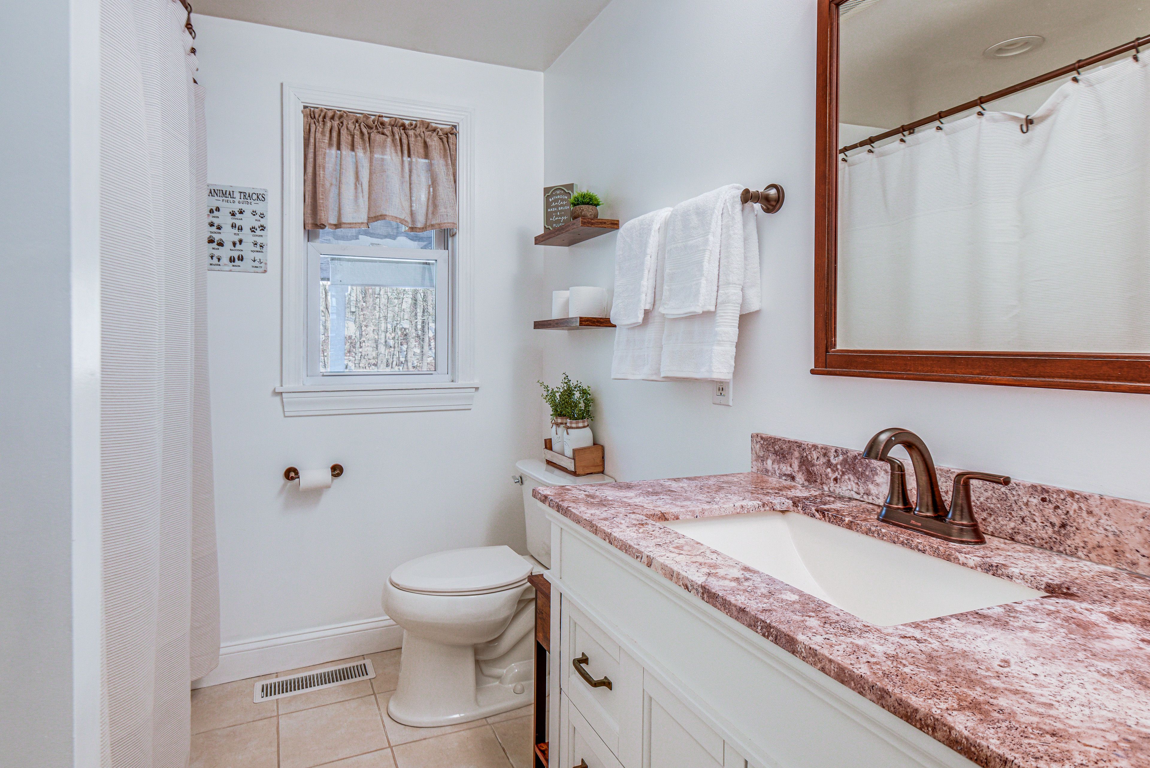 Full Bath | Towels | Hair Dryer | Complimentary Toiletries | 2nd Floor