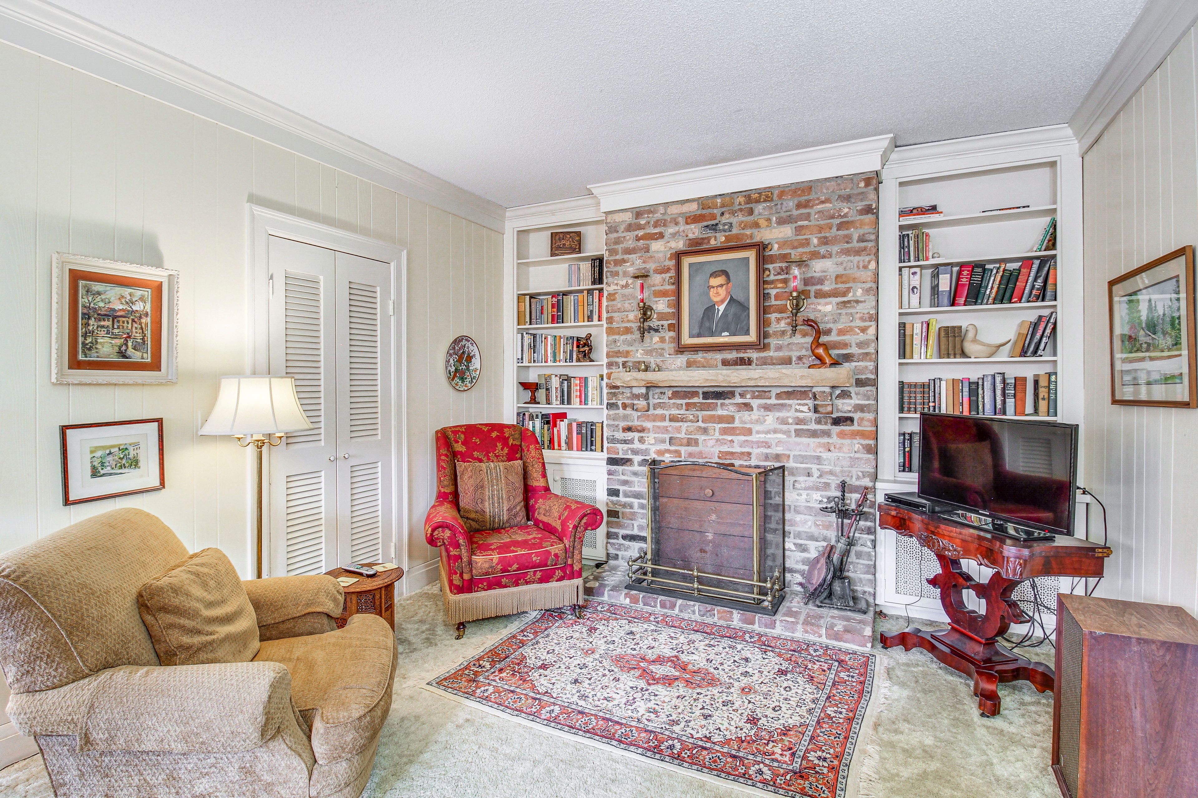 Living Room | Flat-Screen TV | Books