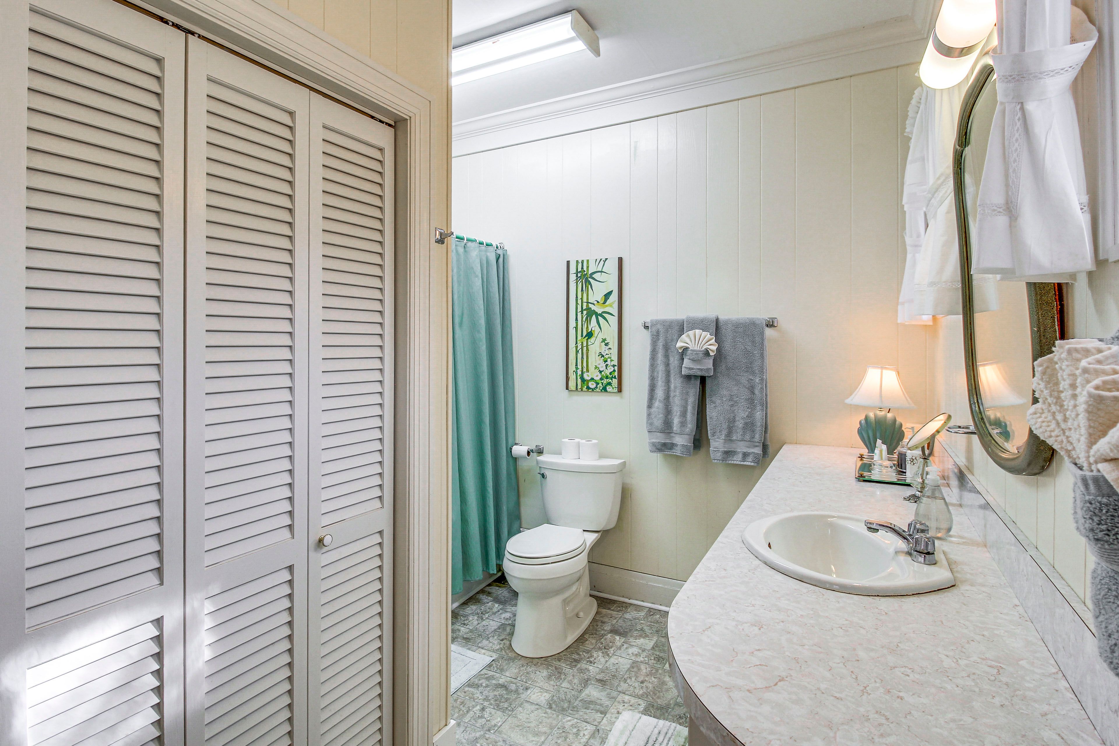 En-Suite Bathroom | Towels Provided