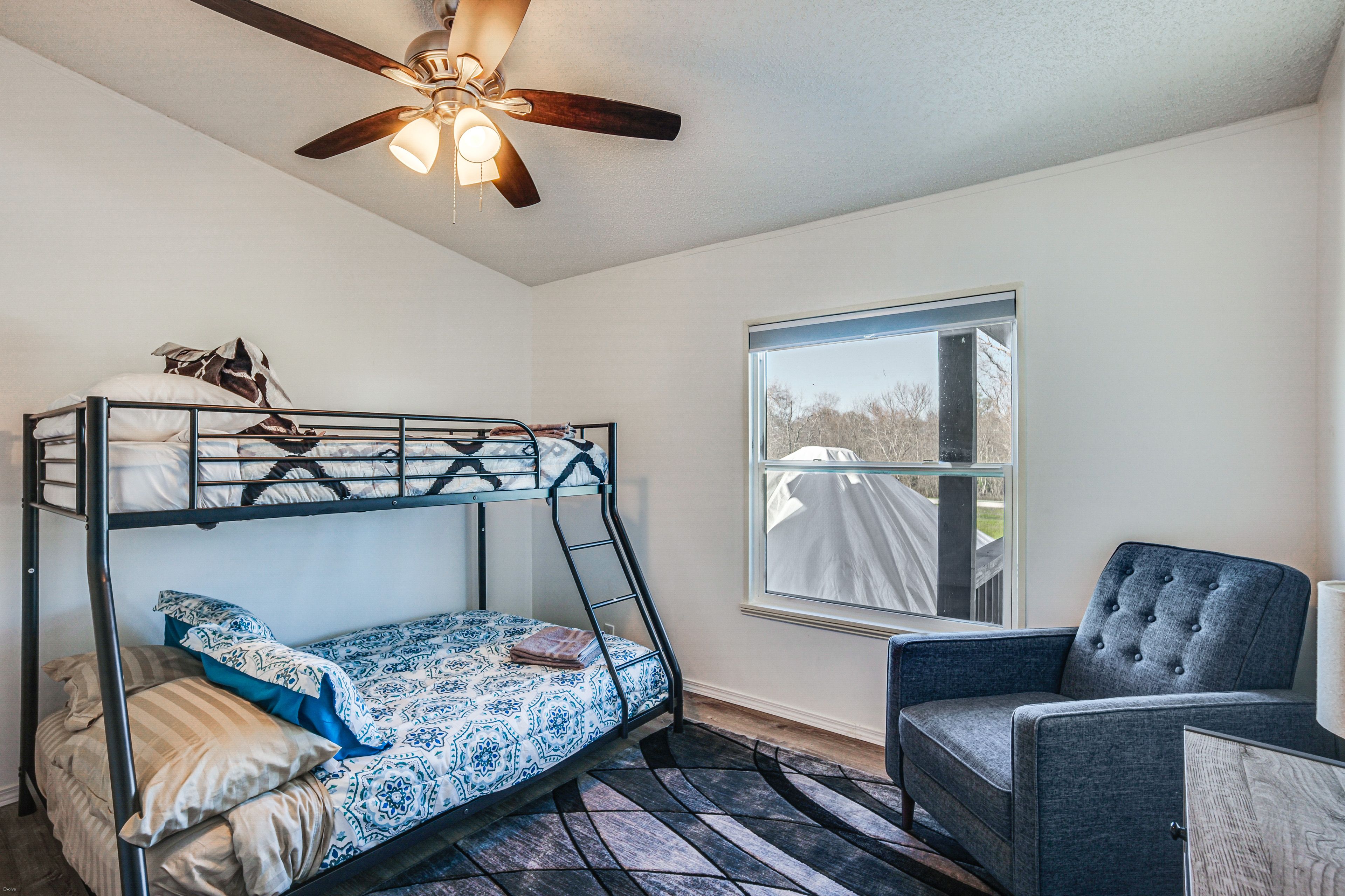 Bedroom 3 | Twin/Full Bunk Bed