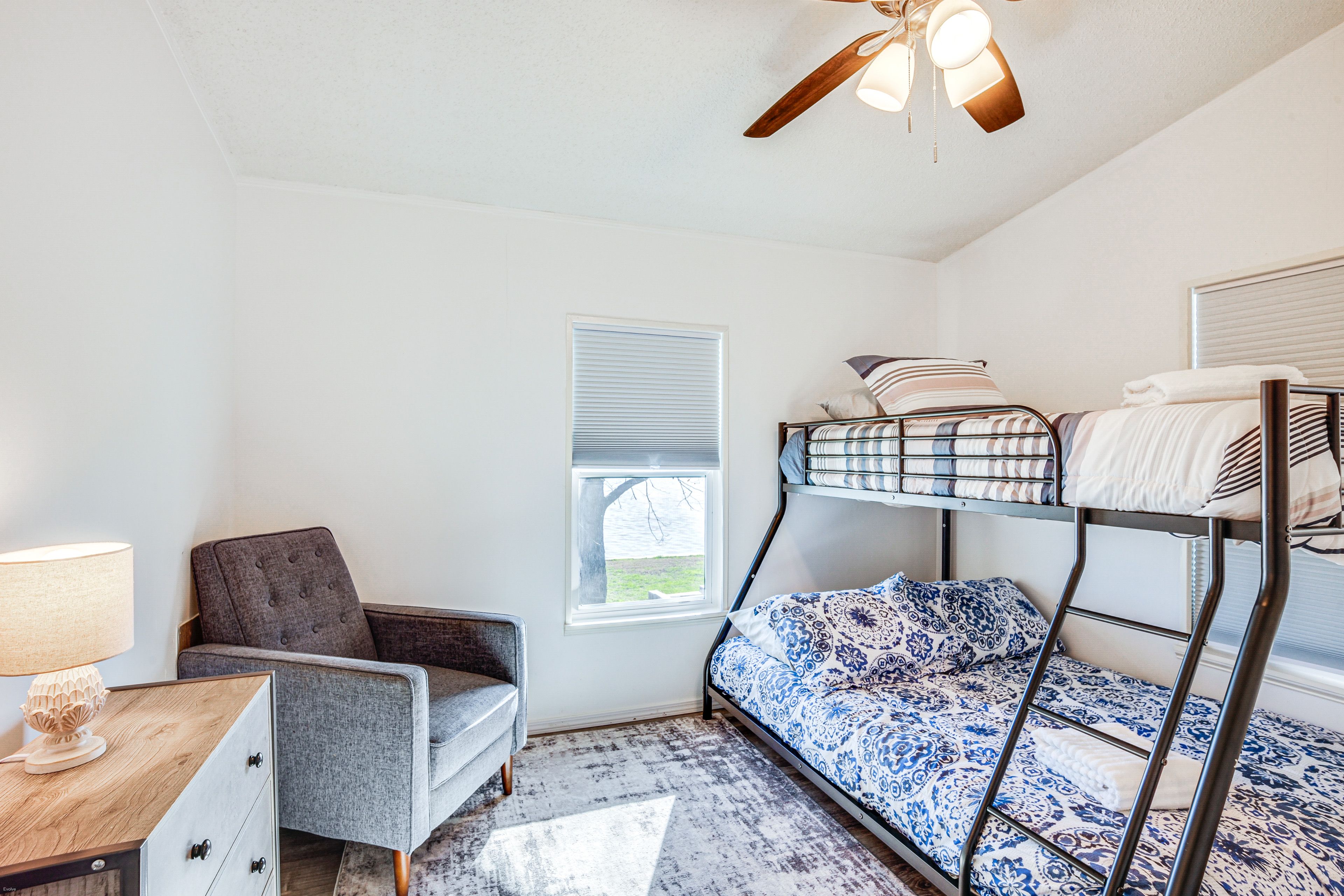 Bedroom 4 | Twin/Full Bunk Bed