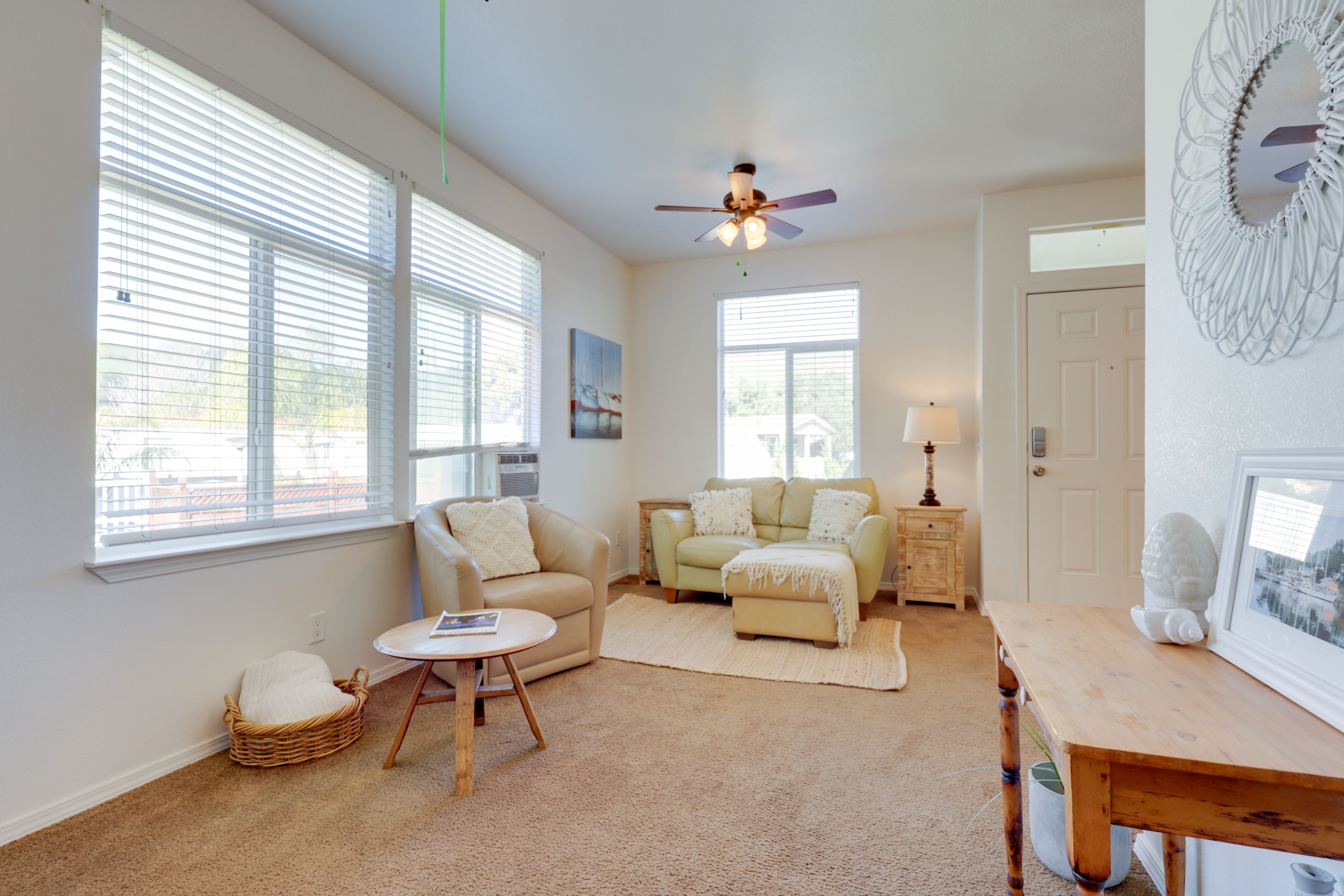 Oak View Vacation Rental | 2BR | 2BA | 1,200 Sq Ft | Stairs Required
