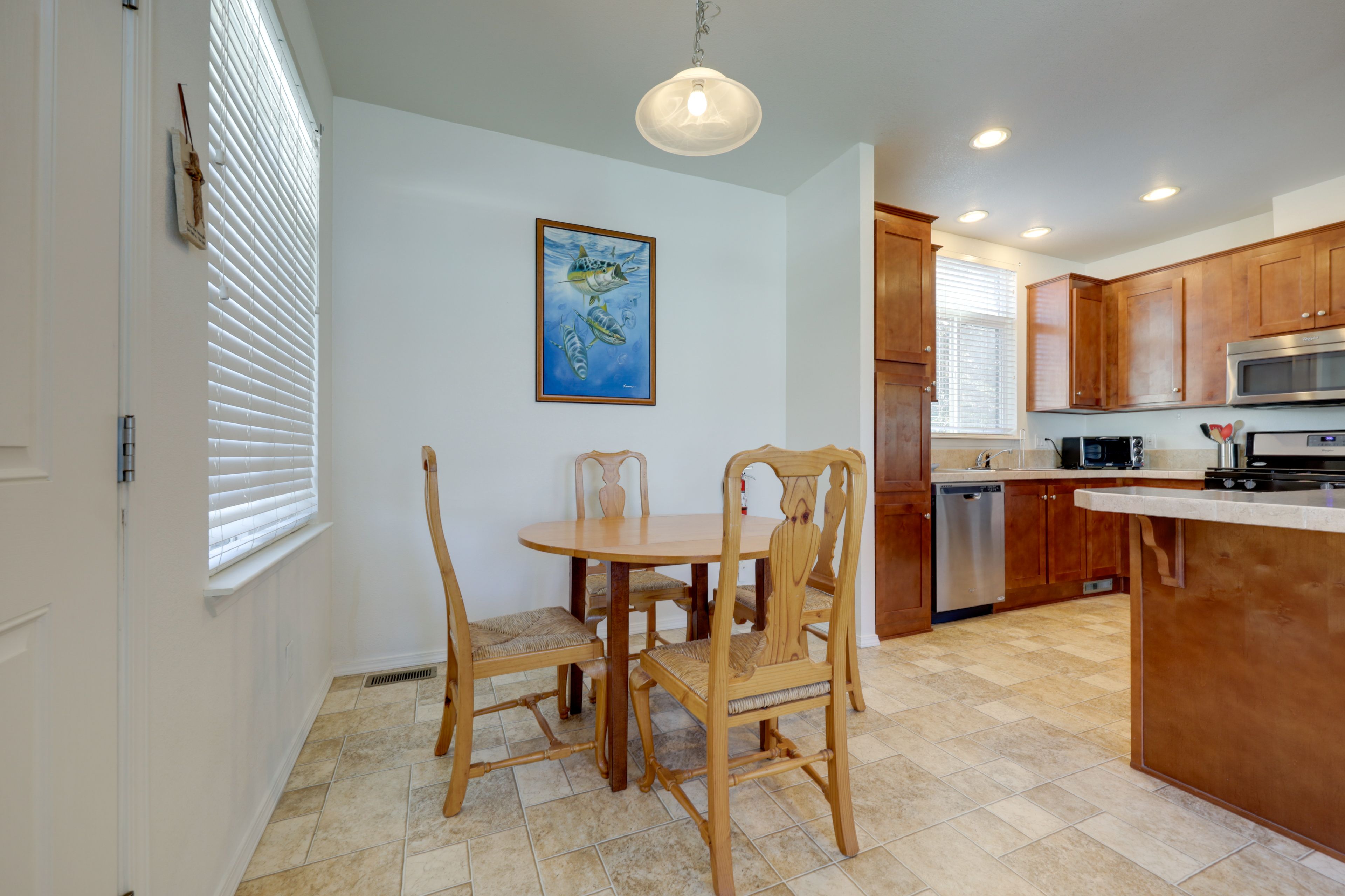 Dining Area | Free WiFi