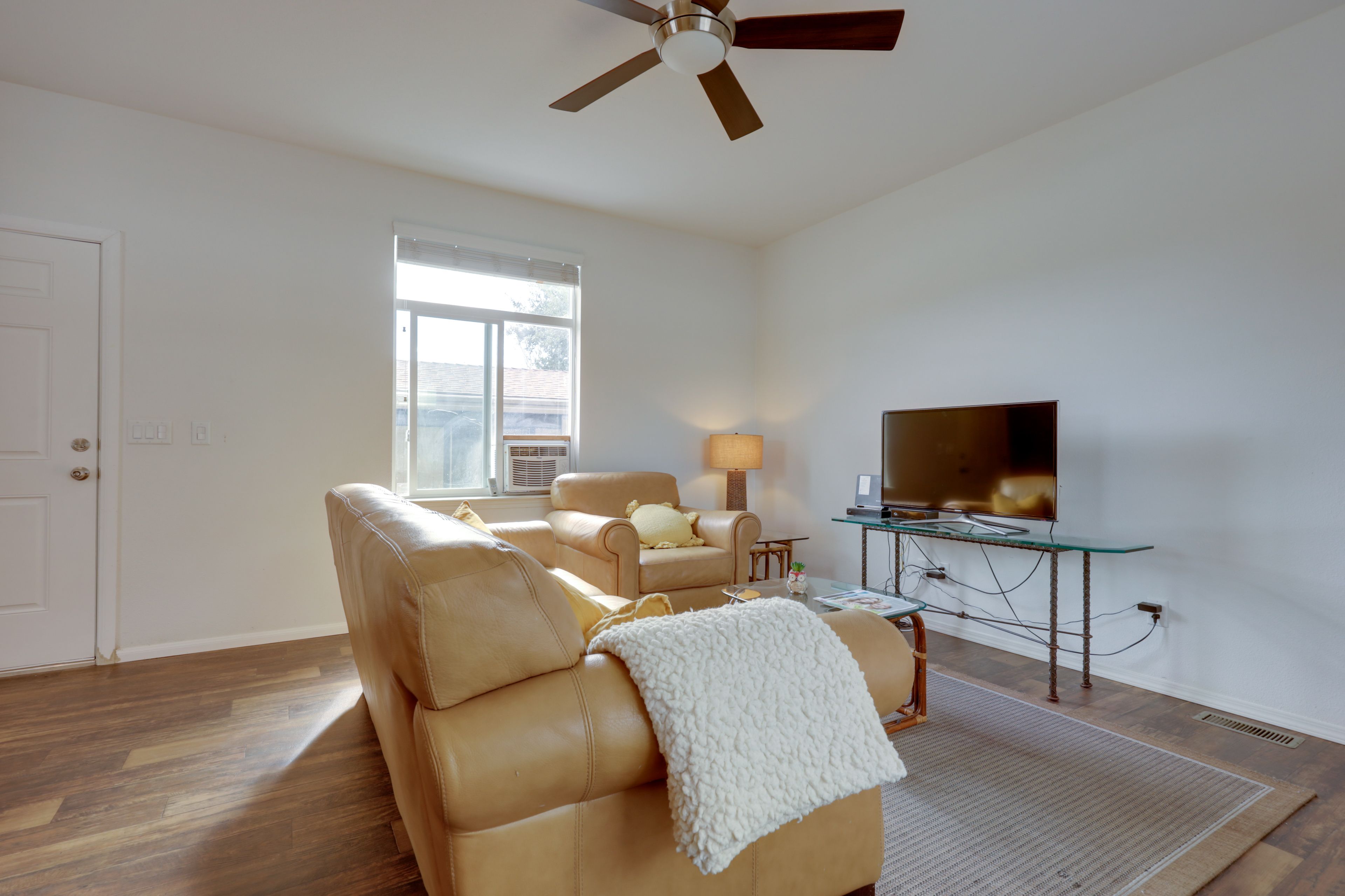 Living Room | Smart TV