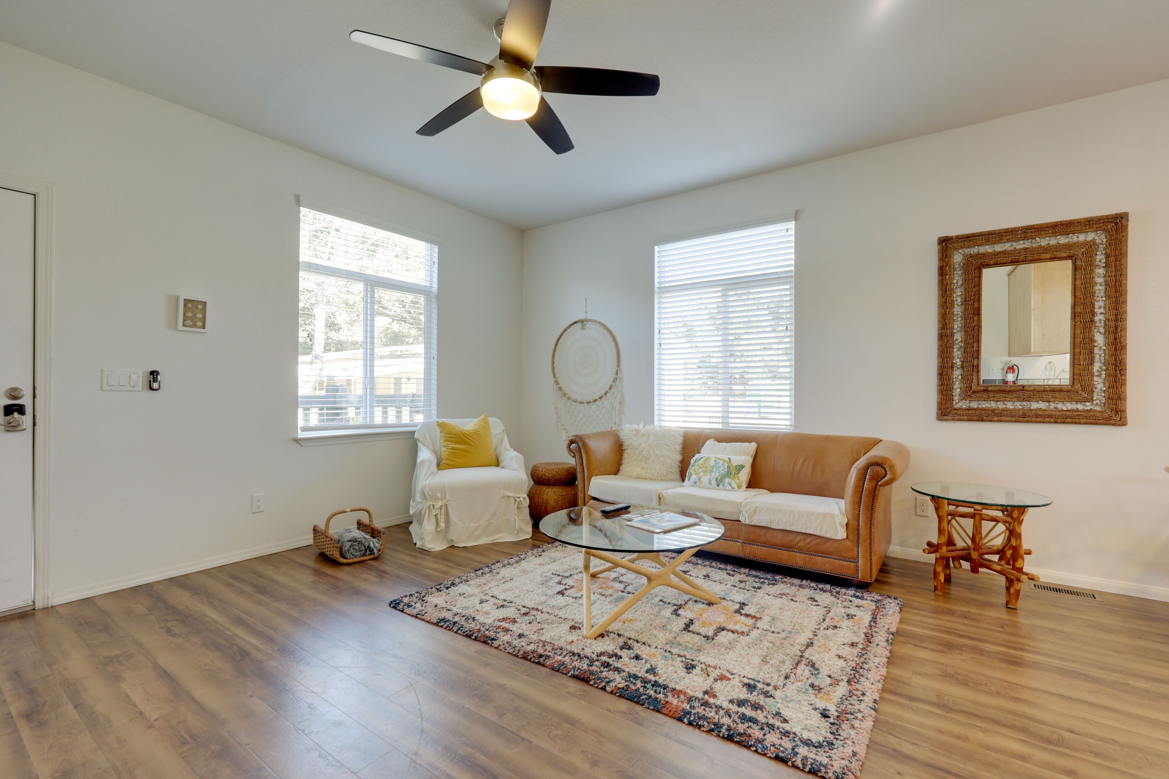 Oak View Vacation Rental | 1BR | 1BA | 1,200 Sq Ft | Stairs Required