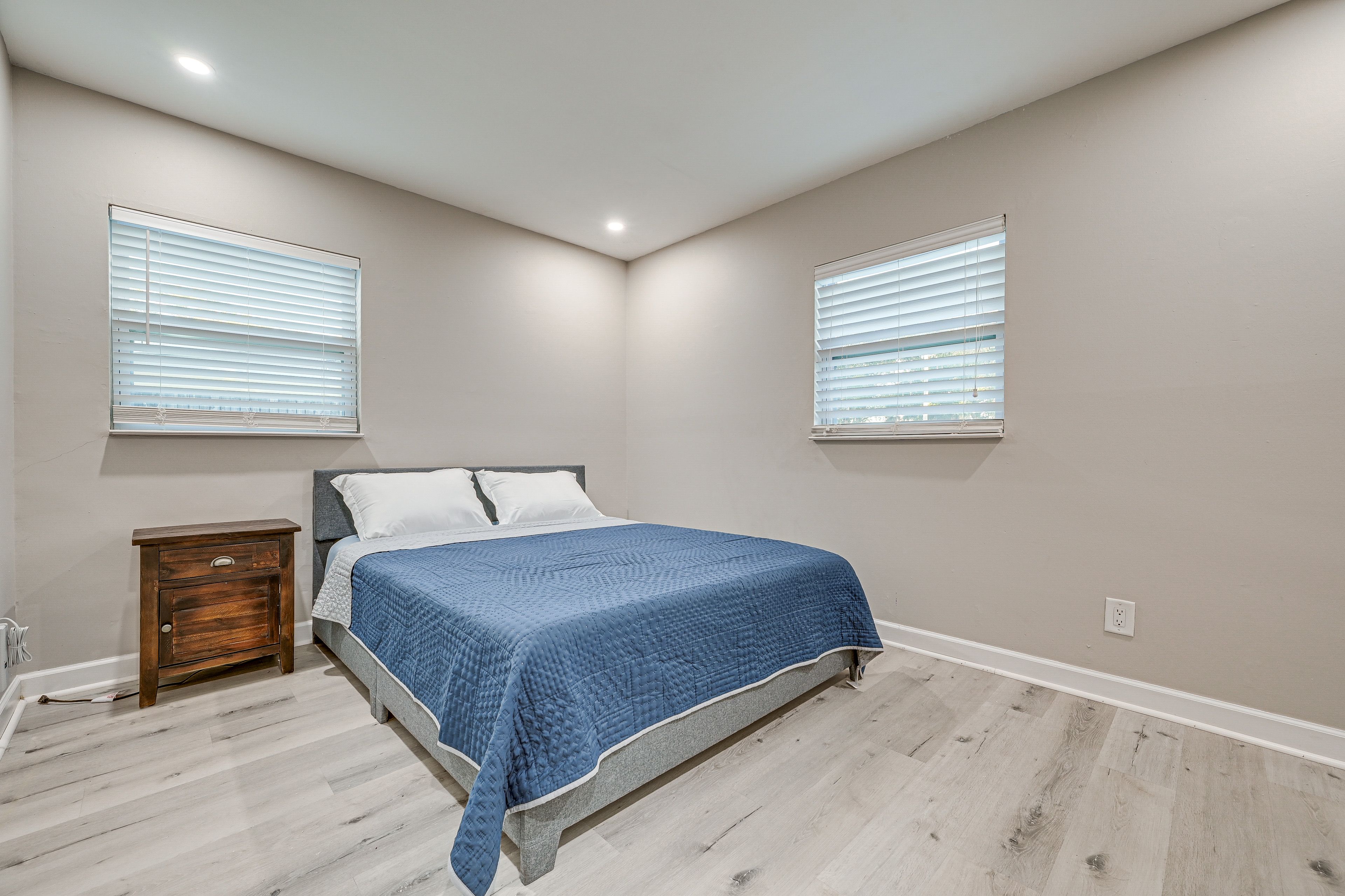 Bedroom 2 | Queen Bed