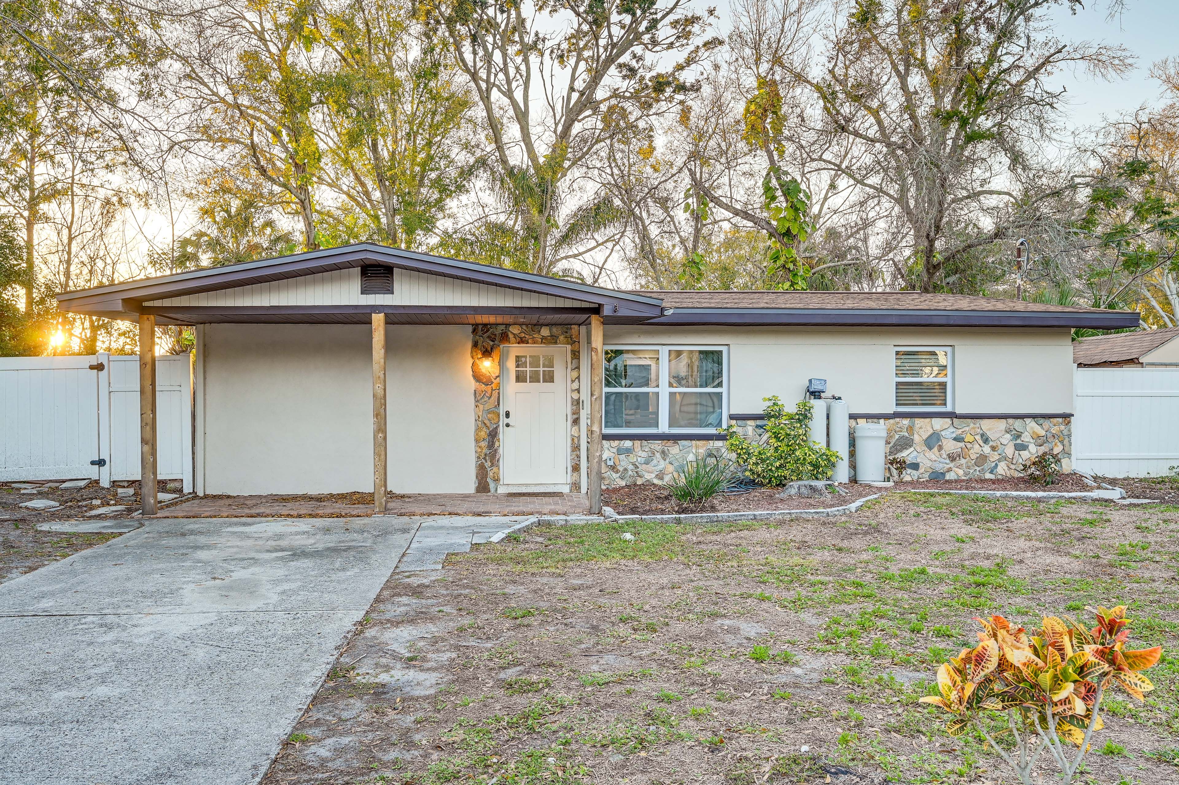 Oldsmar Vacation Rental | 3BR | 2BA | 1,200 Sq Ft | 2 Minor Steps to Enter