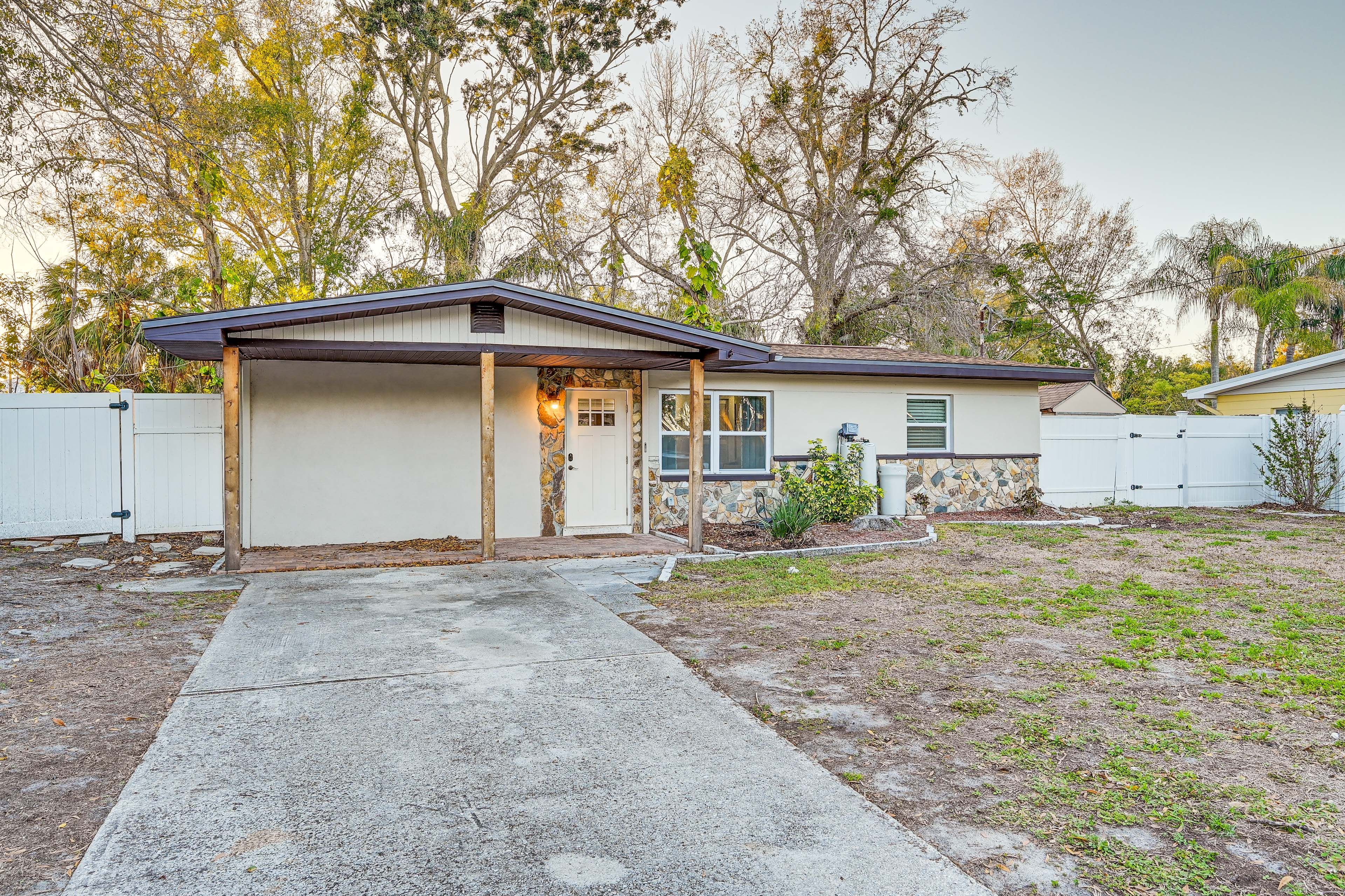 Parking | Driveway (4 Vehicles) | RV/Trailer Parking