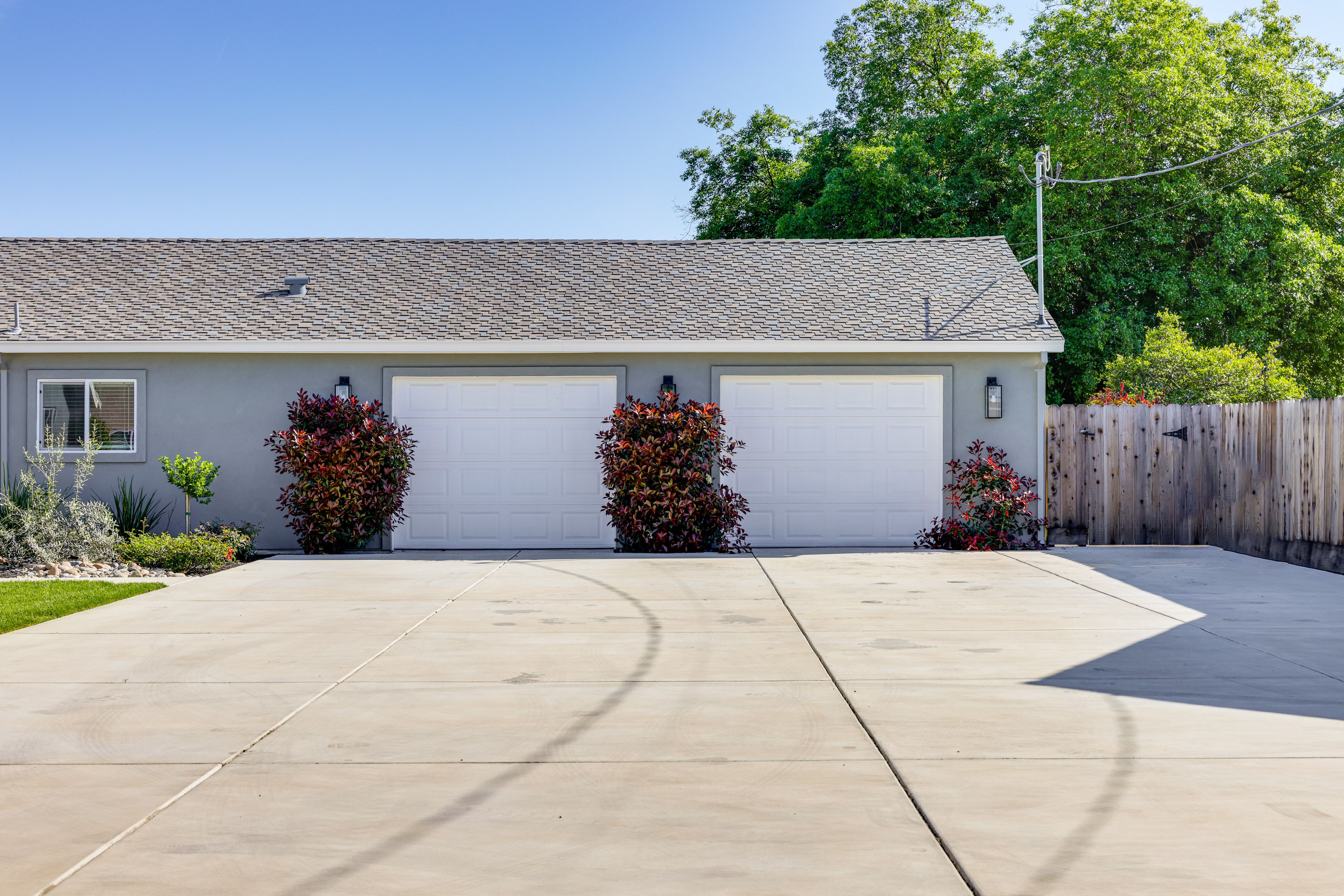 Parking | Shared Driveway (2 Vehicles) | Garage (1 Vehicle)