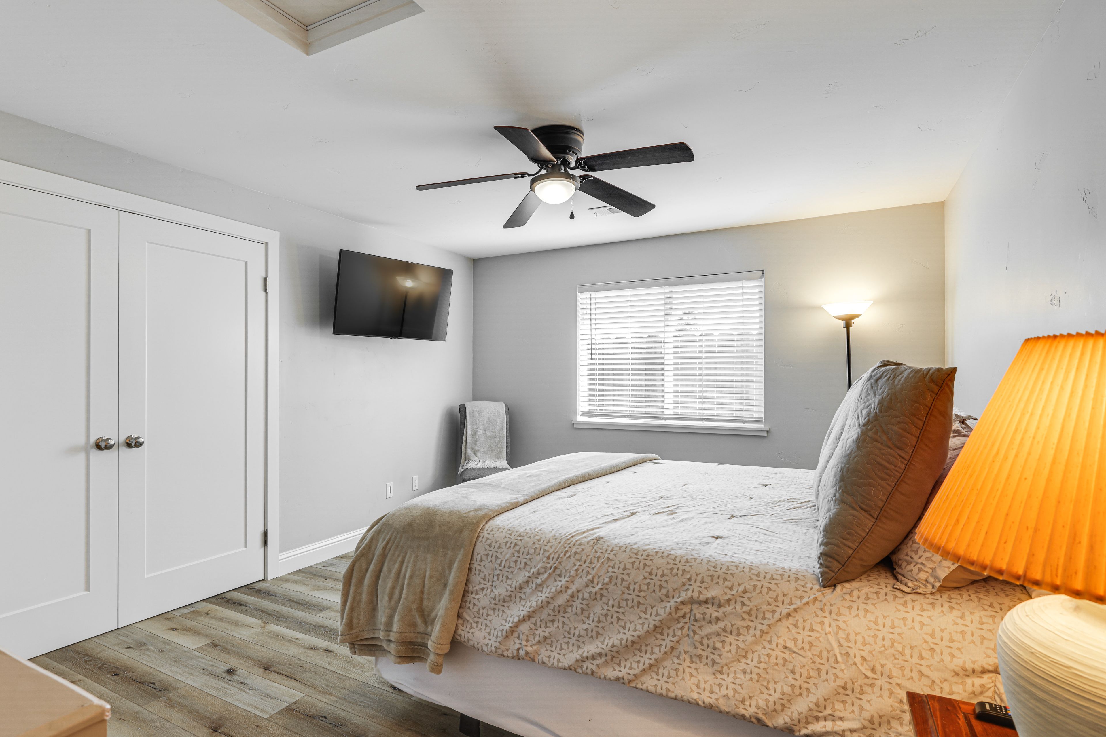 Bedroom | King Bed