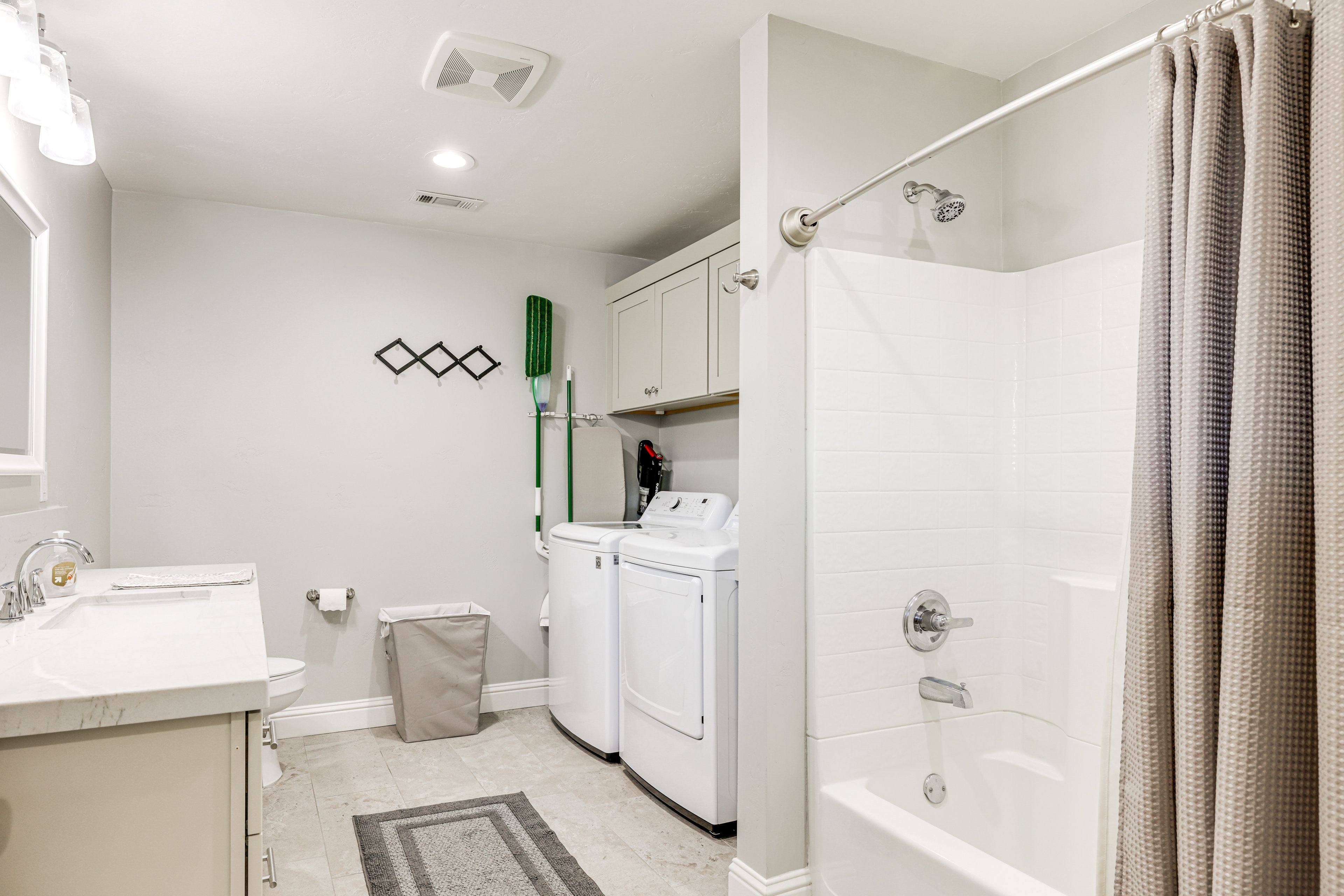 Bathroom | Towels Provided | Complimentary Toiletries | In-Unit Laundry