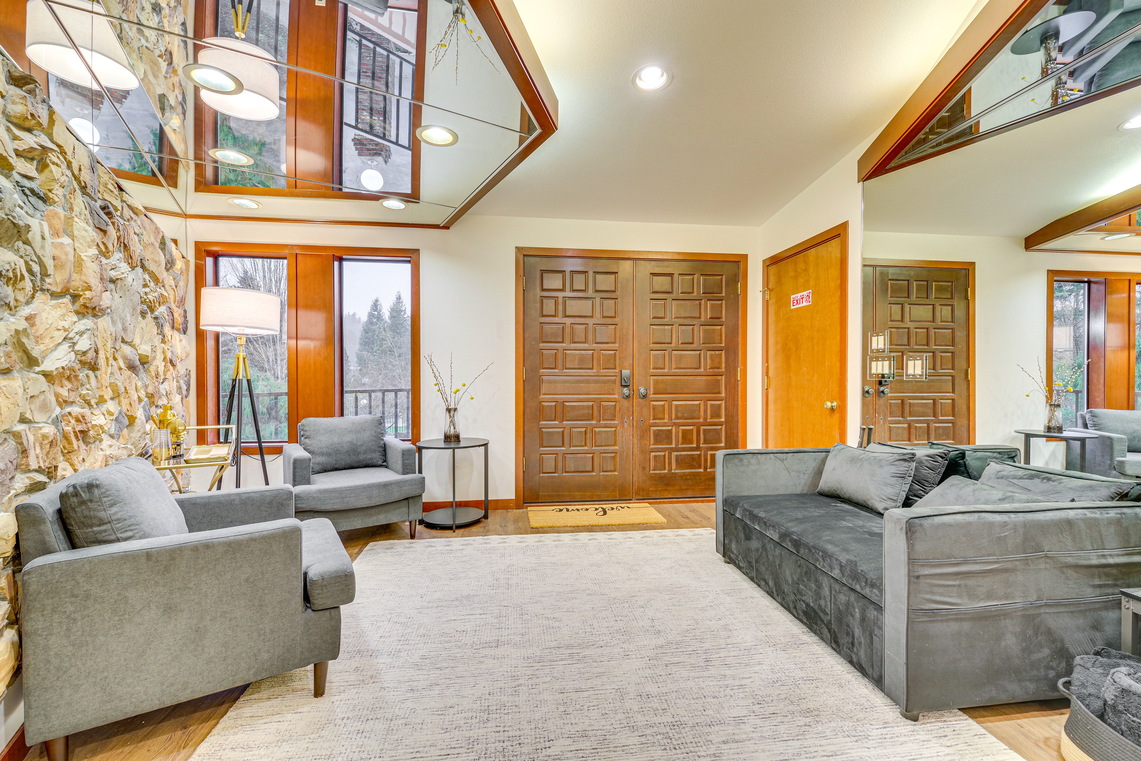 Sitting Area | 1st Floor