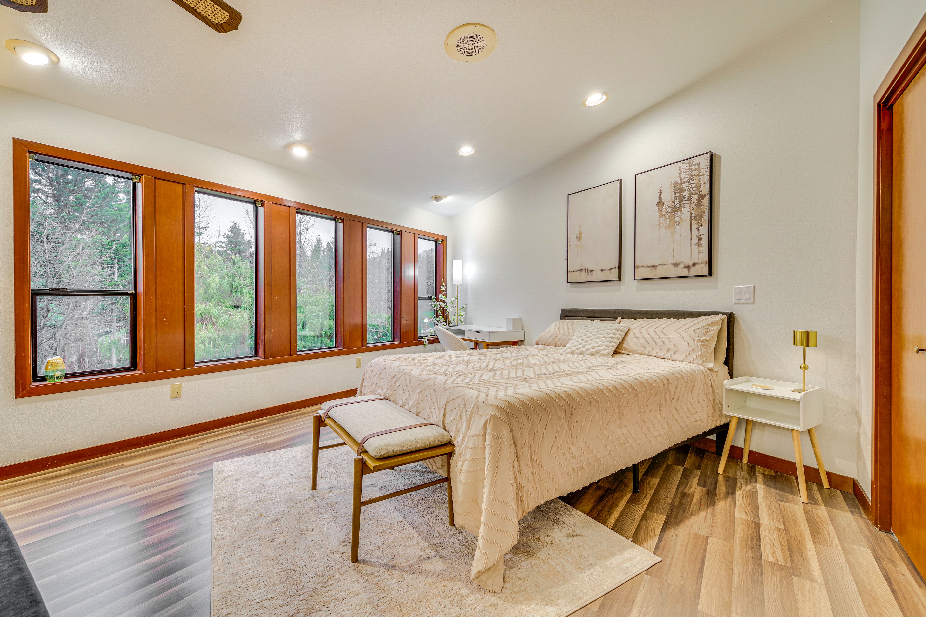 Bedroom 2 | Queen Bed | Twin Sleeper Sofa | Smart TV | 2nd Floor