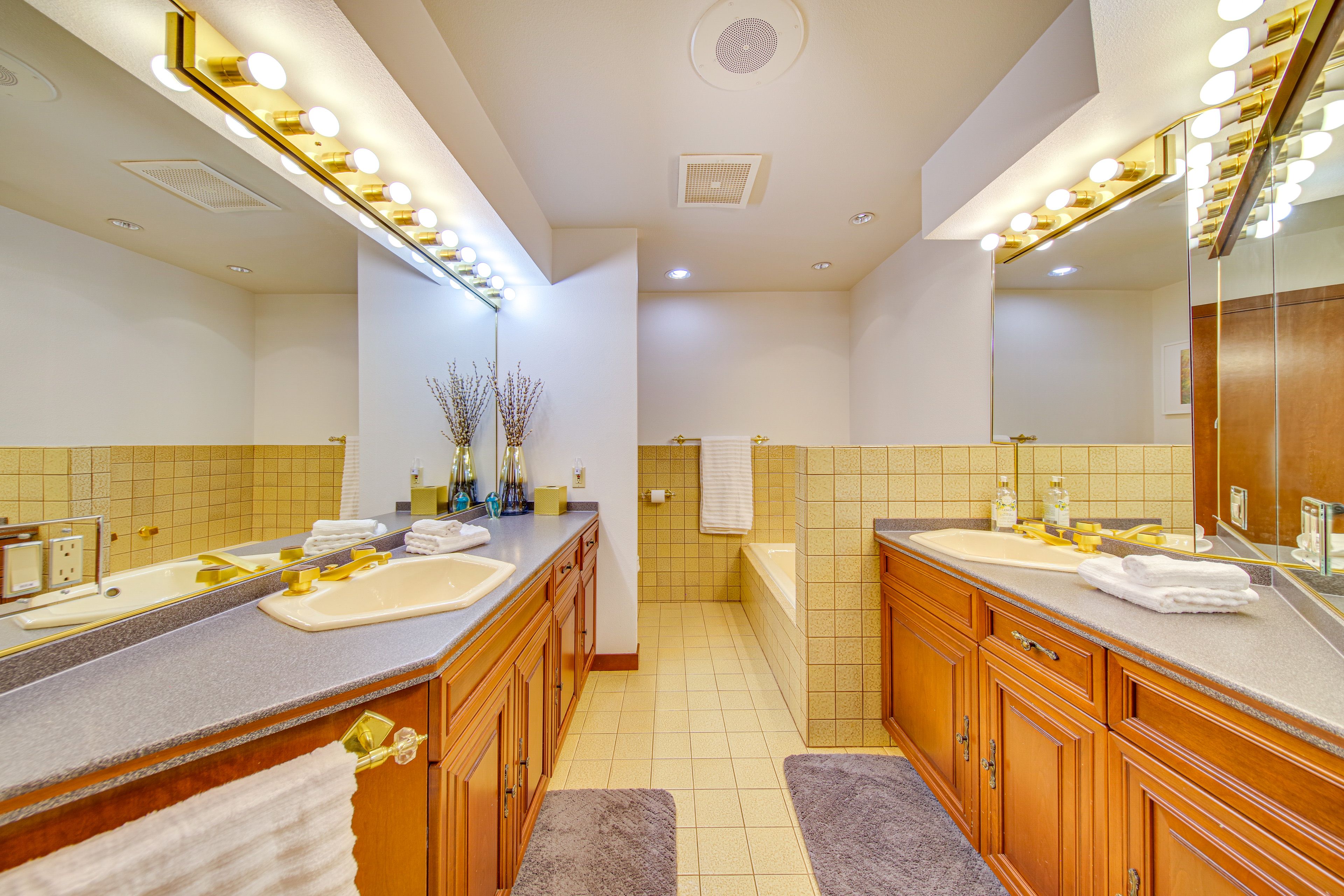 Full Bathroom | Shower | 2nd Floor