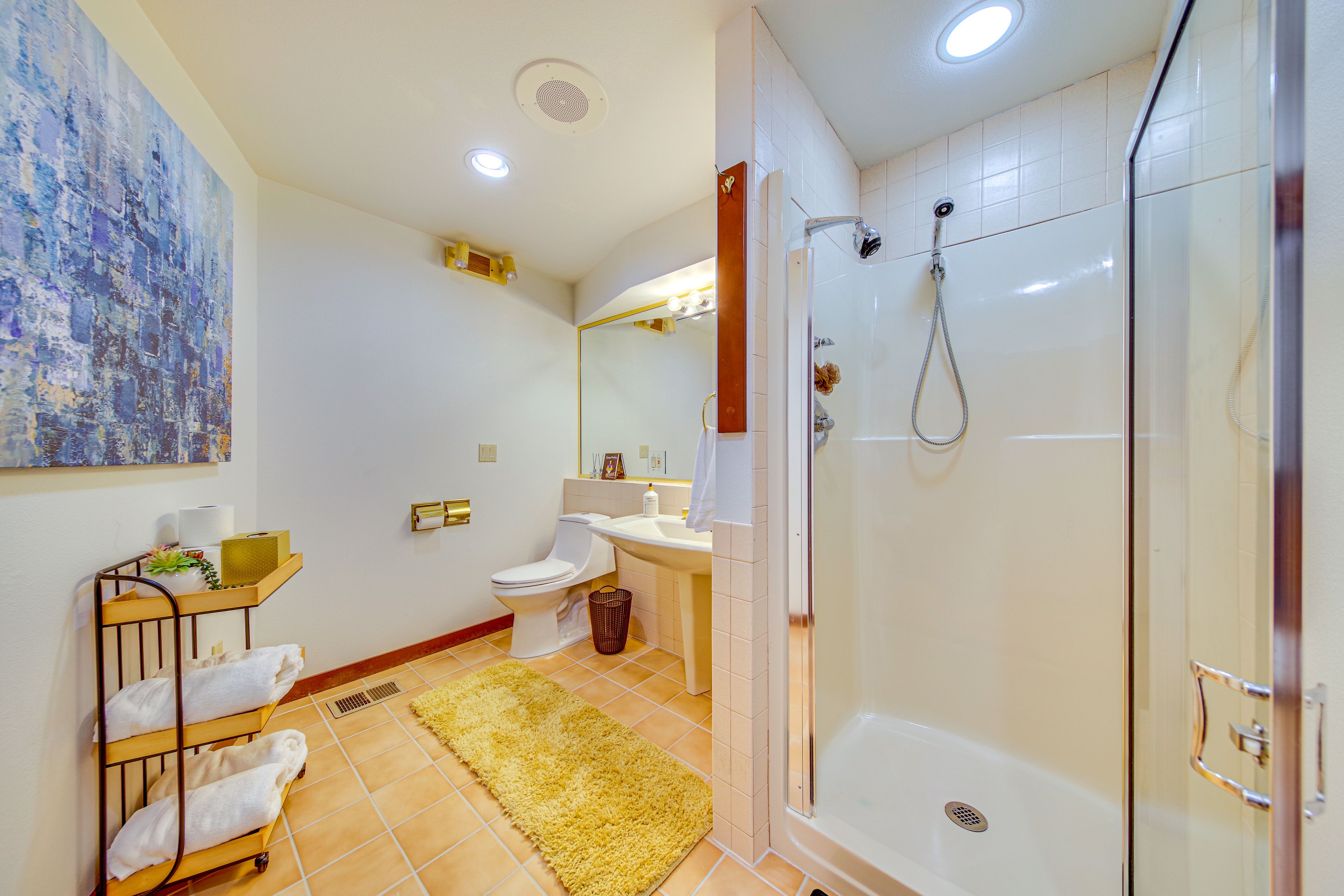 Full Bathroom | 2nd Floor