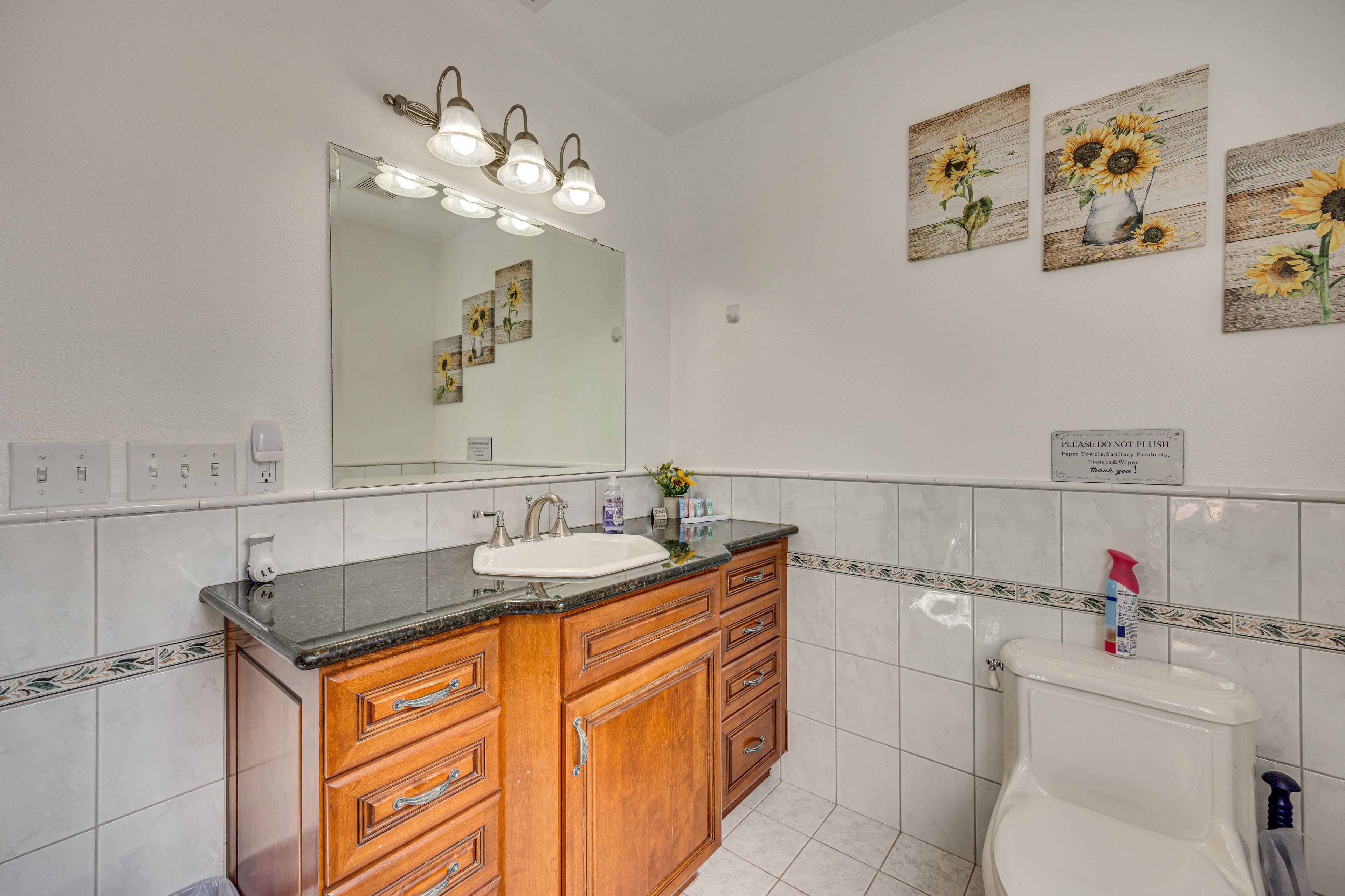 En-Suite Bathroom | Complimentary Toiletries | 1st Floor