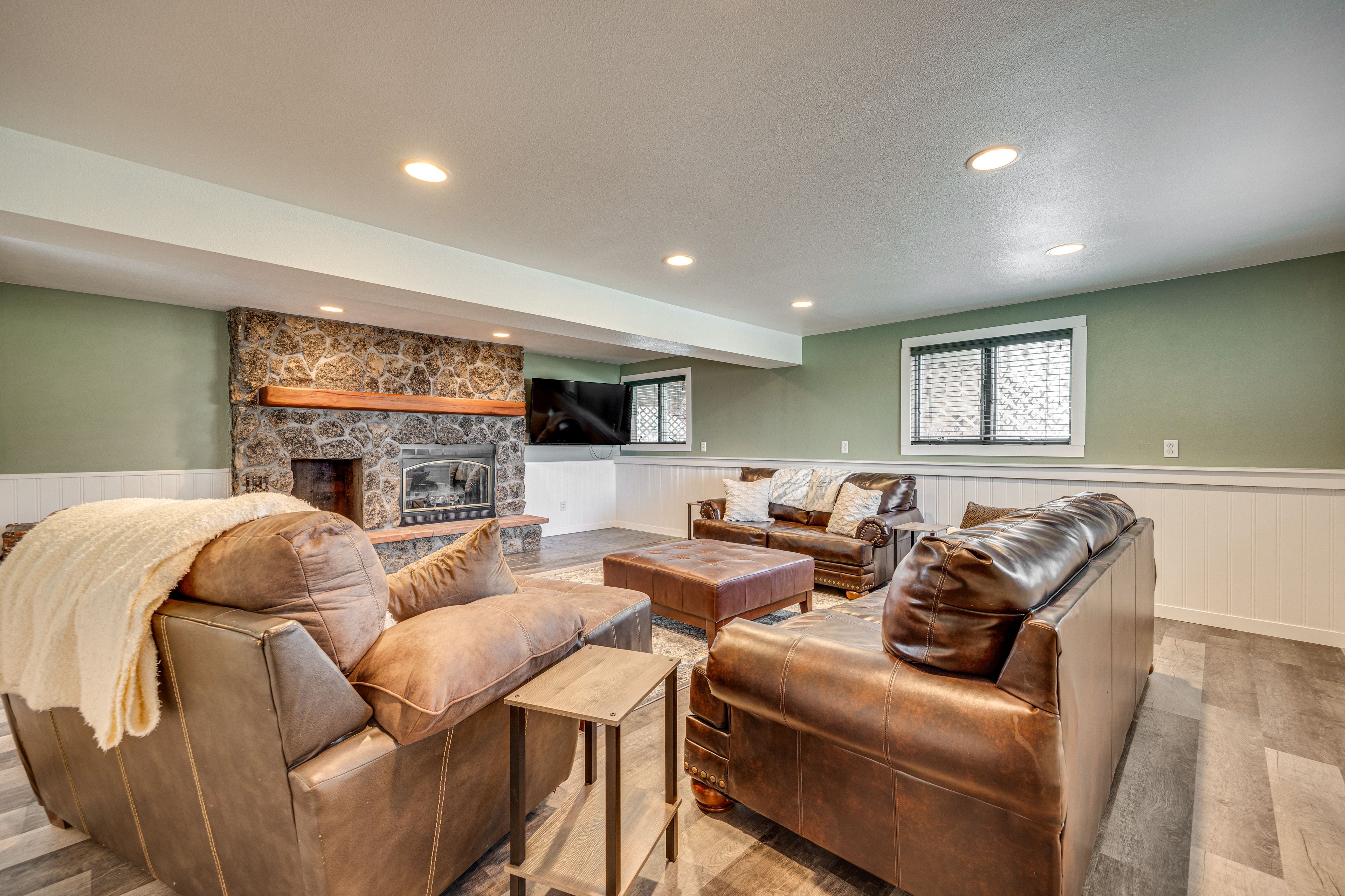 Living Room | Basement | Fireplaces | Smart TVs | Free WiFi