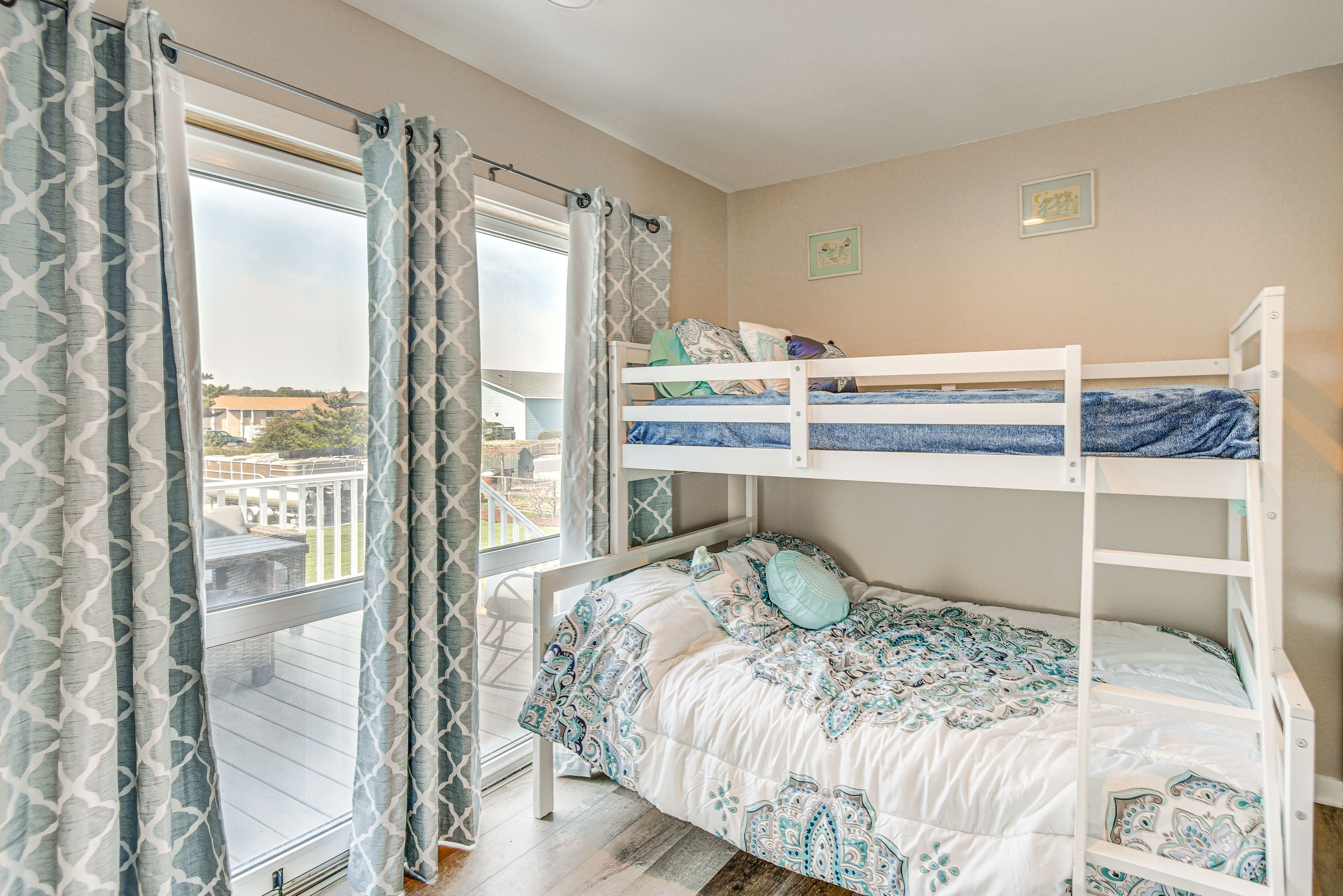 Bedroom 3 | Twin/Full Bunk Bed | Smart TV w/ Cable