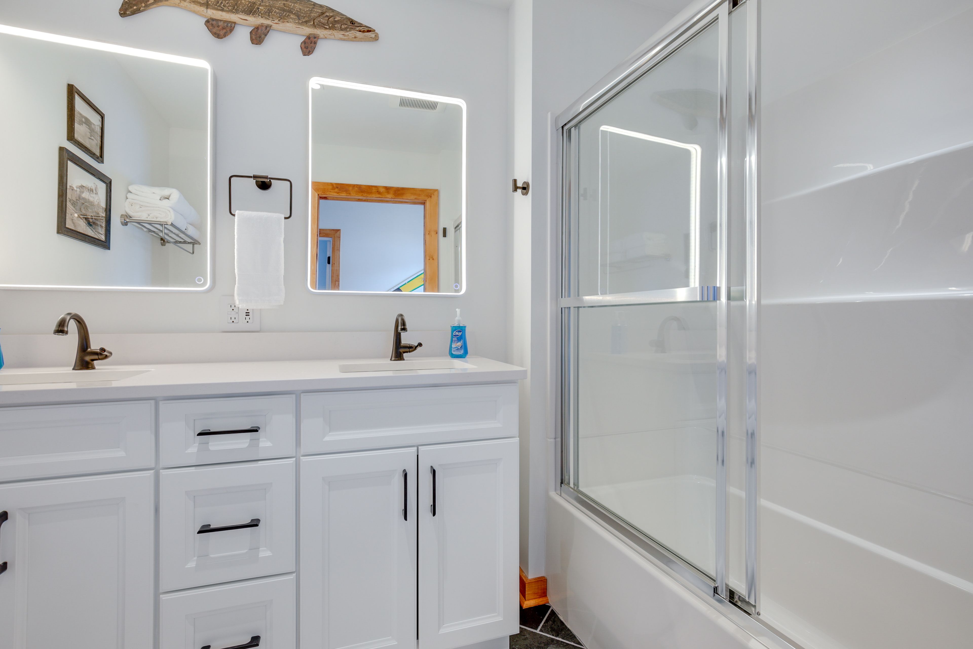Full Bathroom | 1st Floor
