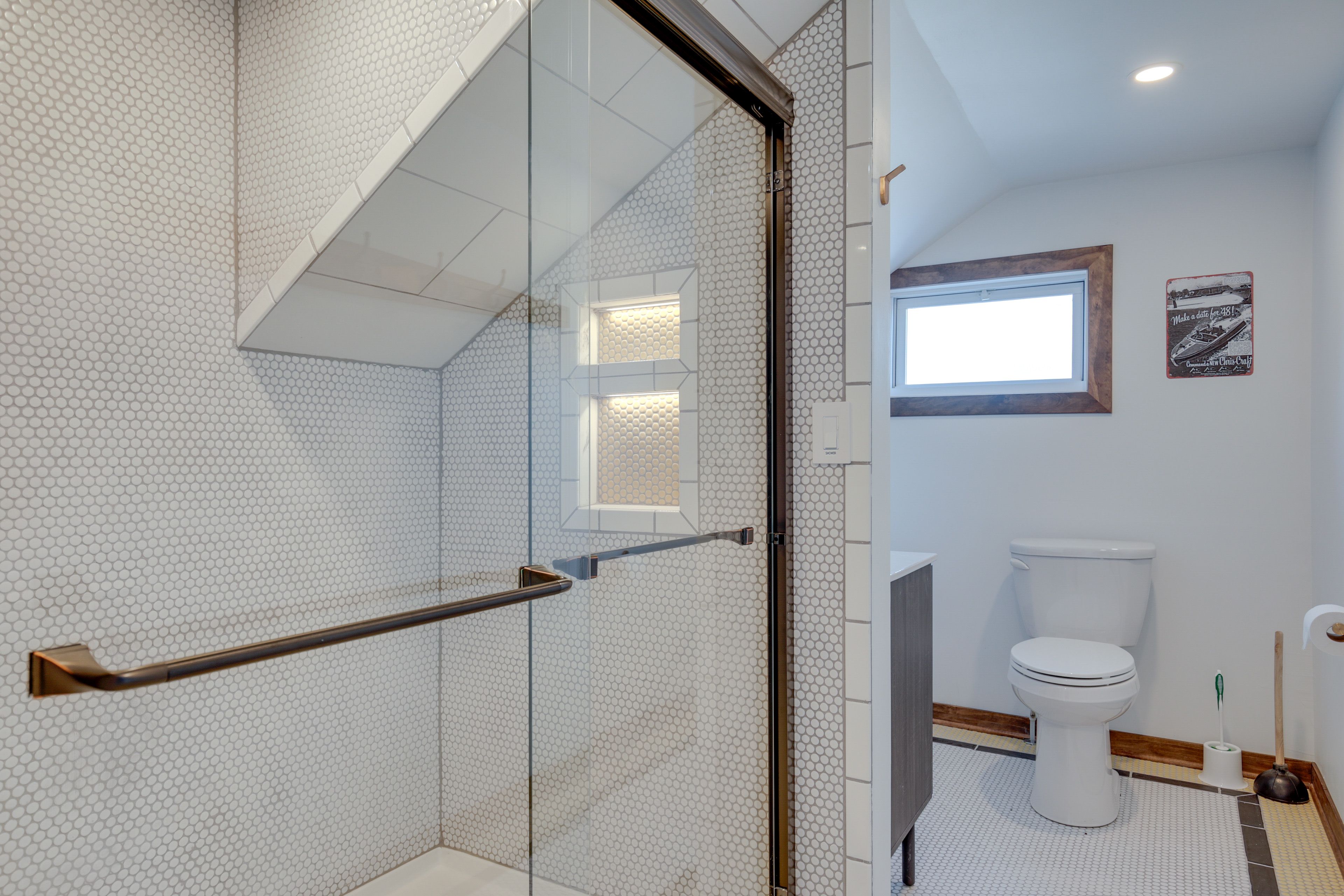 Full Bathroom | 2nd Floor