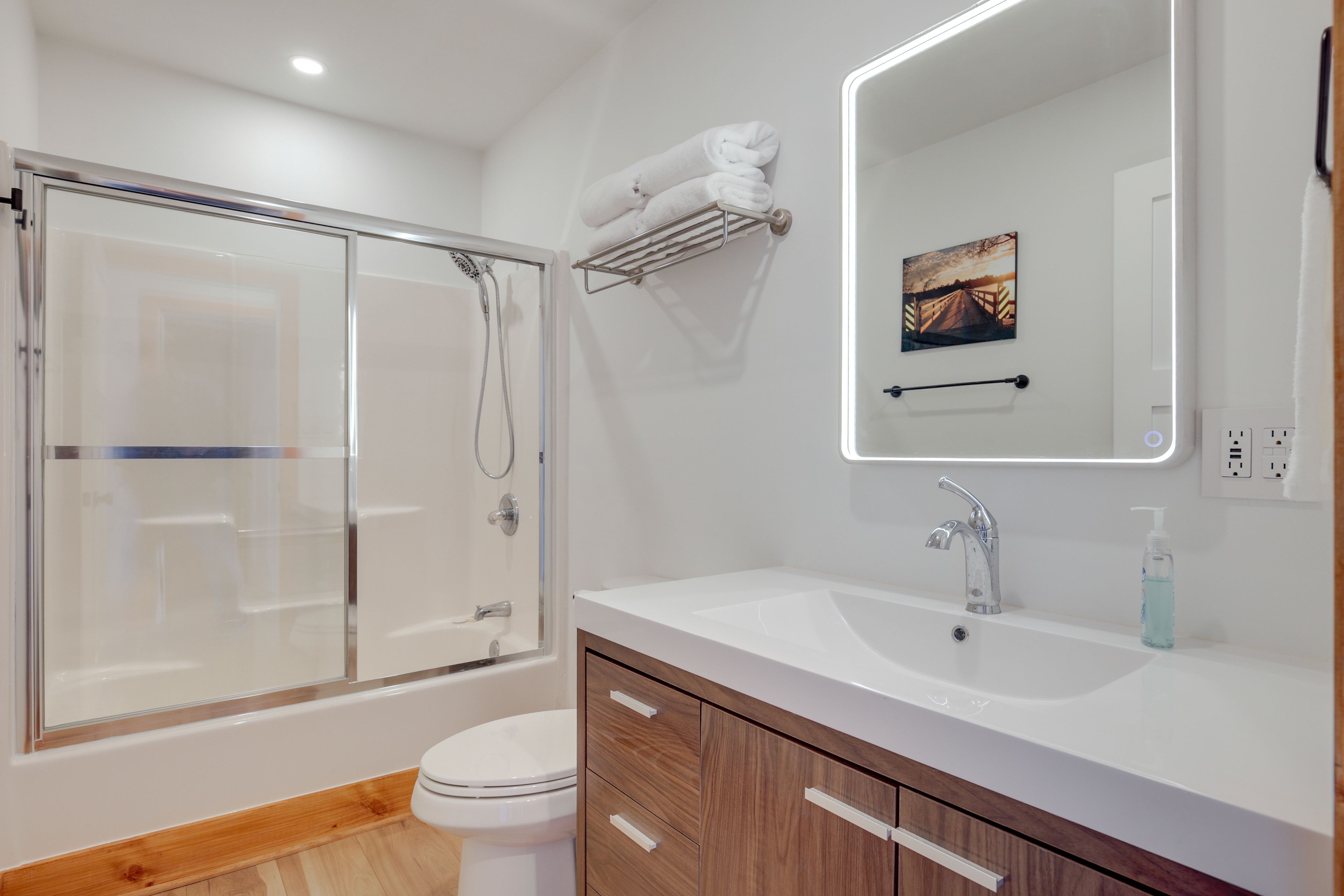 Full Bathroom | 1st Floor