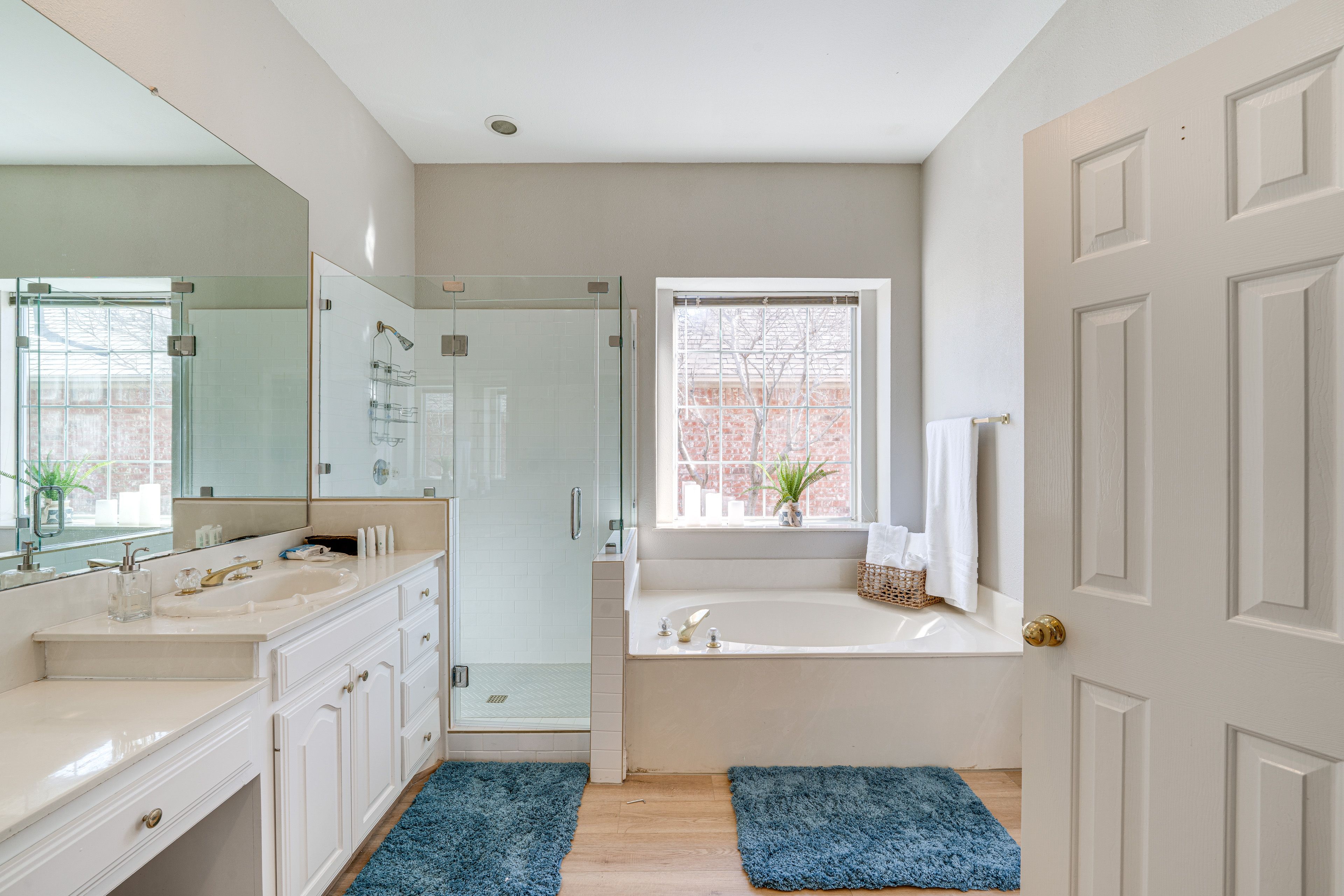 Full Bathroom | Soaking Tub | Walk-In Shower | Complimentary Toiletries