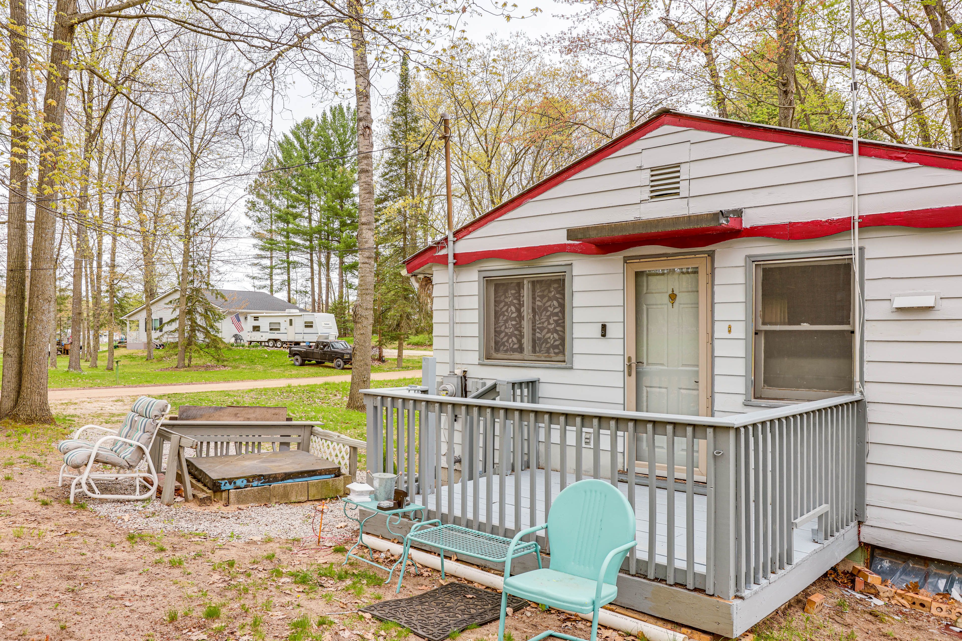 Exterior | Driveway (4 Vehicles)