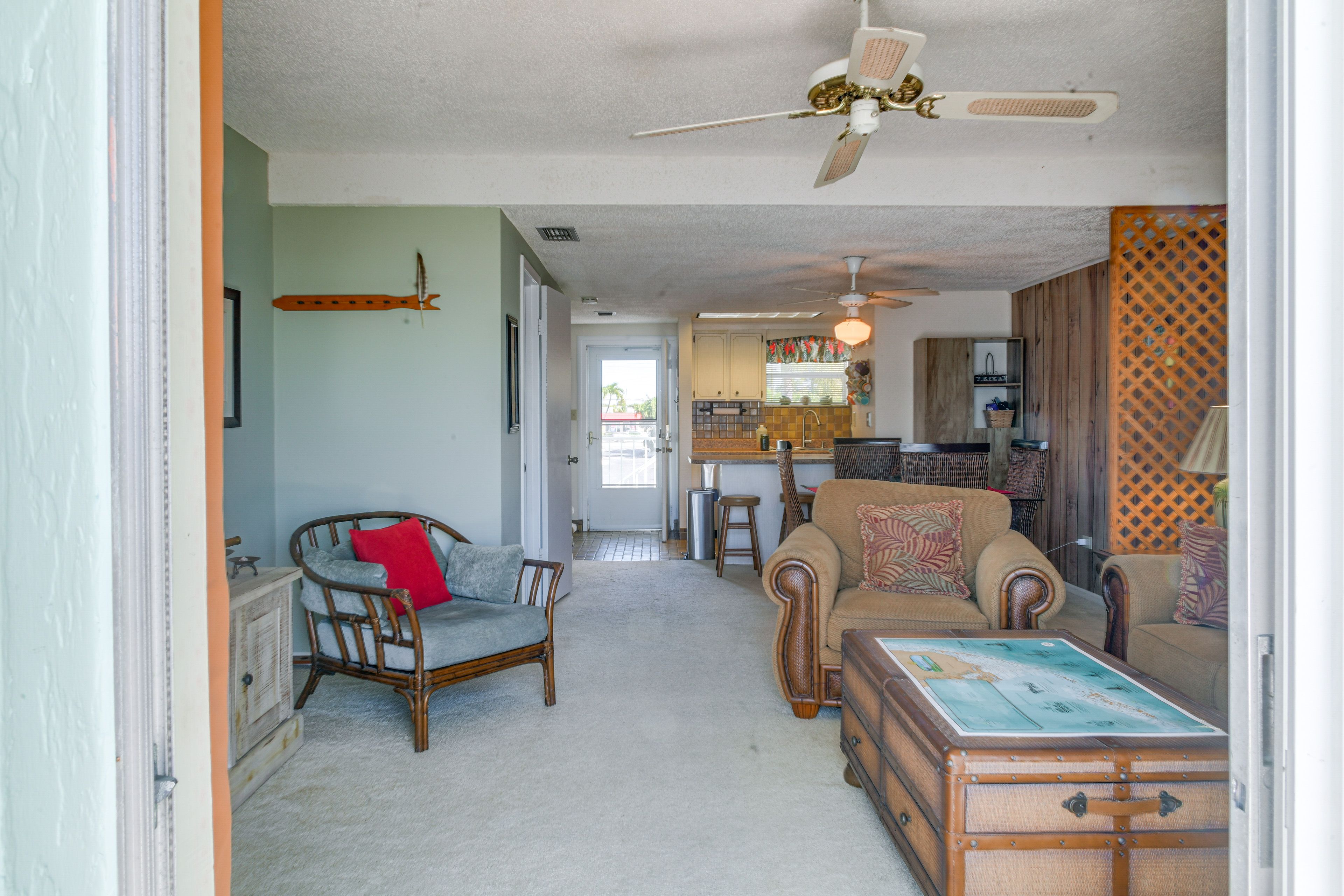 Living Room | 1st Floor | Flat-Screen TV | Central Heating & A/C | Ceiling Fans