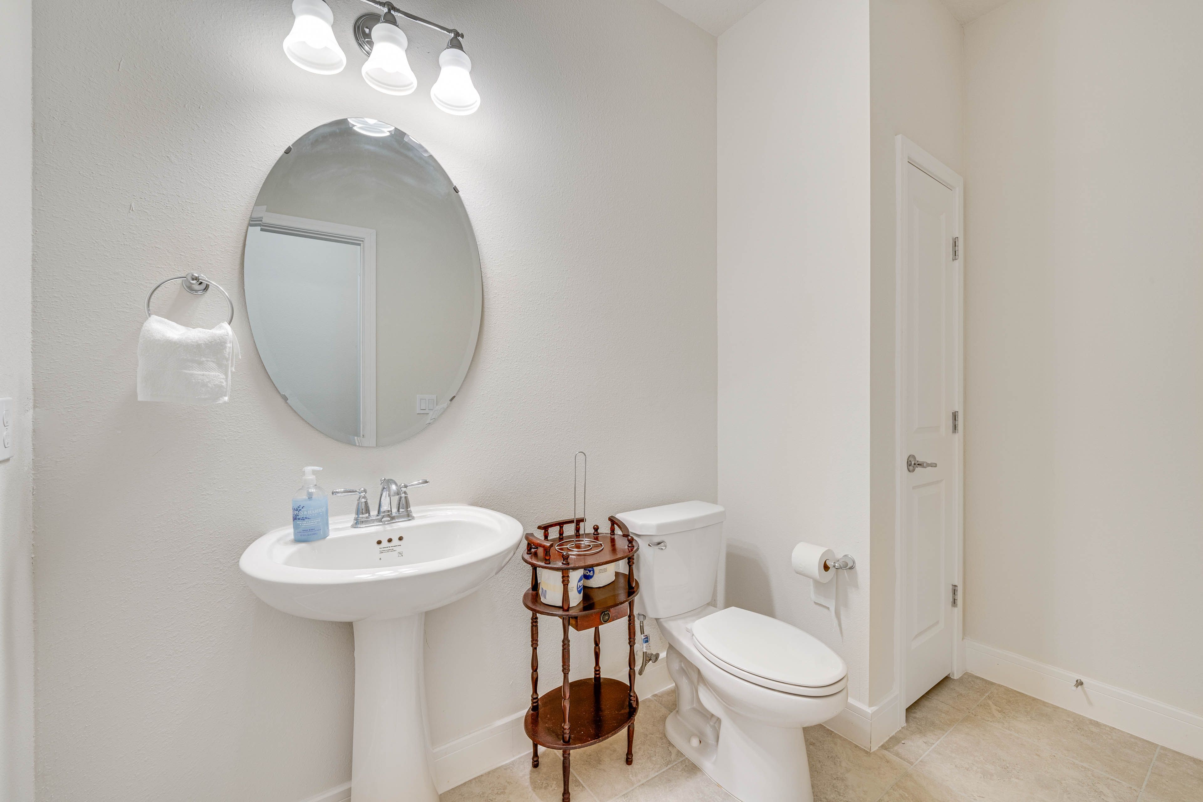 Half Bathroom | Towels Provided