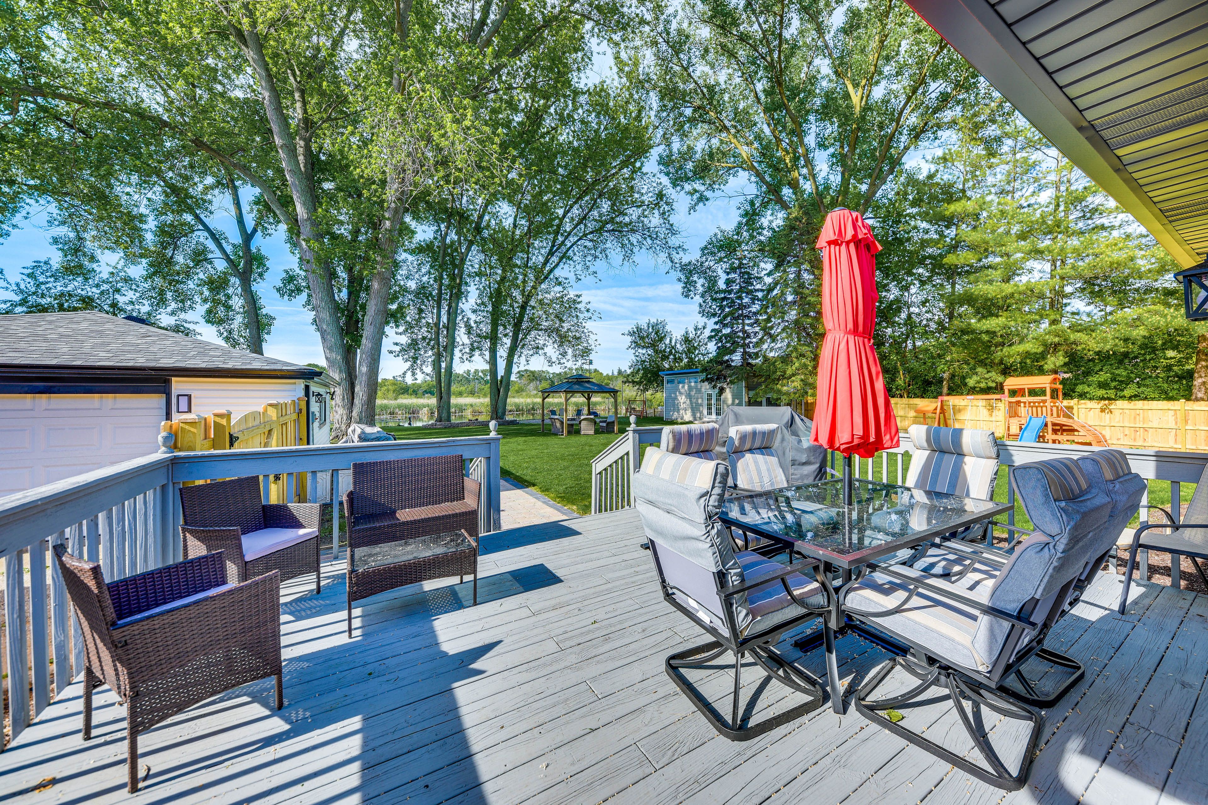 Deck | Gas Grill (Propane Provided) | Outdoor Seating & Dining