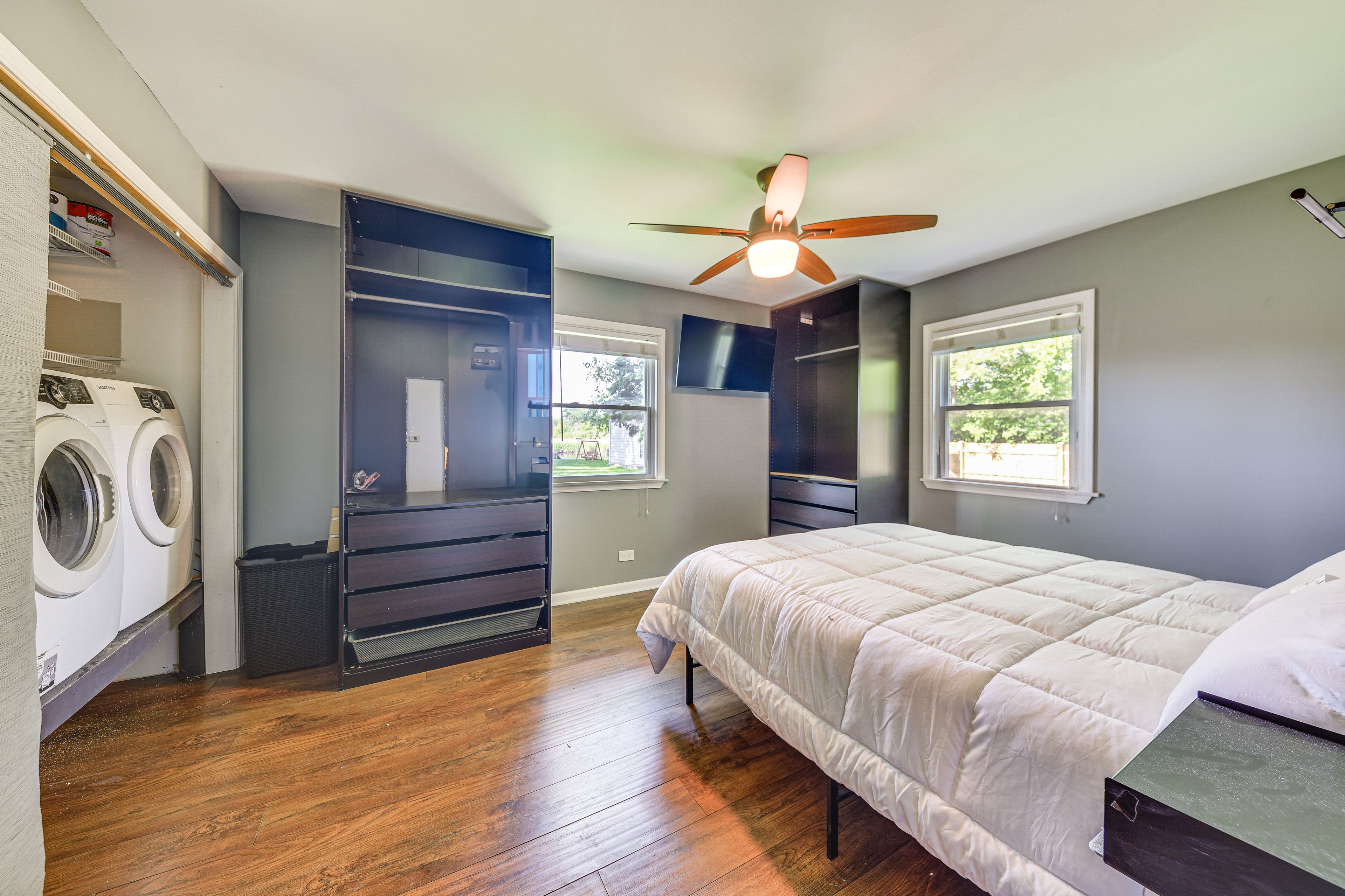 Bedroom 1 | Queen Bed | Linens Provided | Smart TV | Washer/Dryer | Ceiling Fans