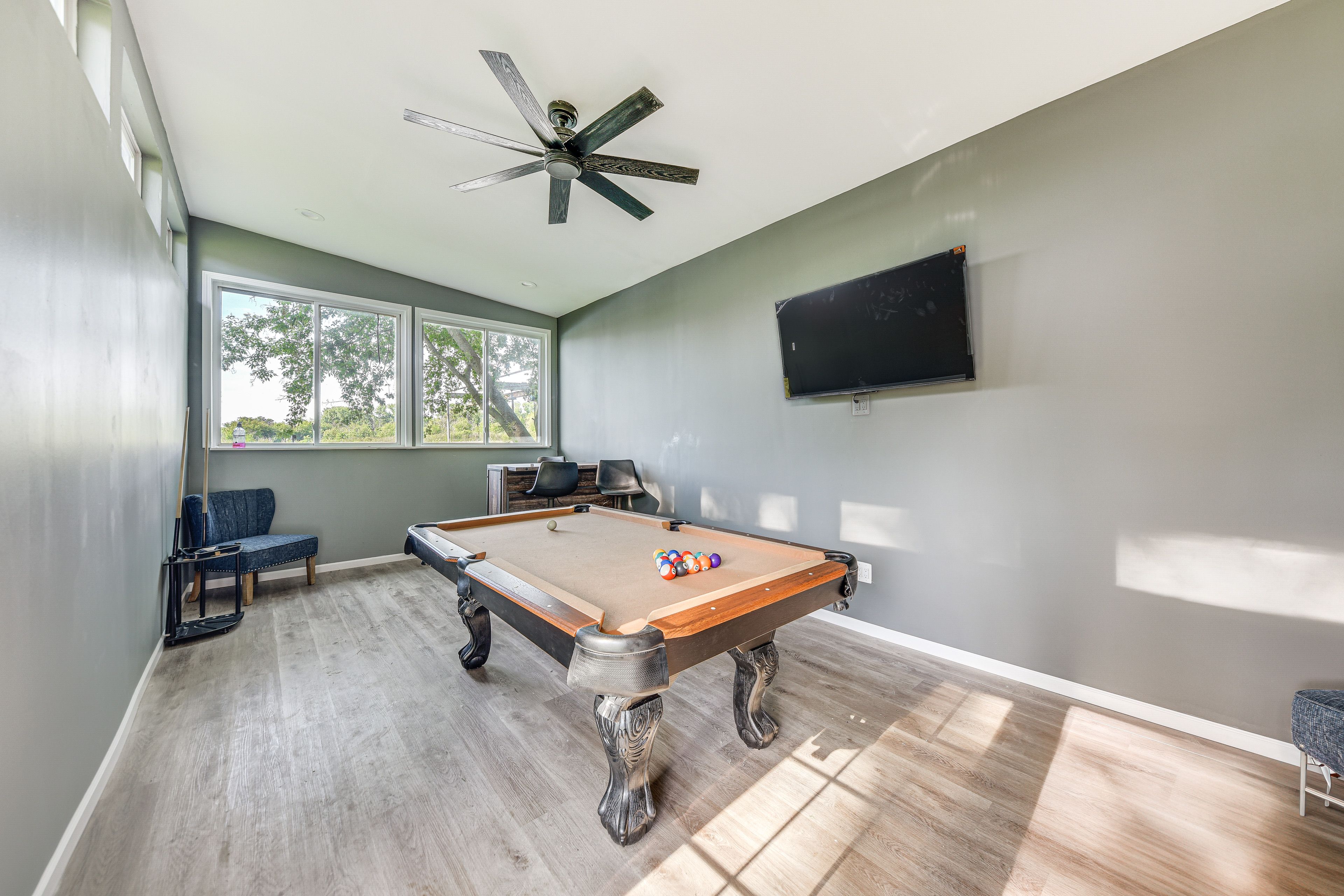 Game Room (Detached) | Pool Table | Bar | Smart TV | Seating