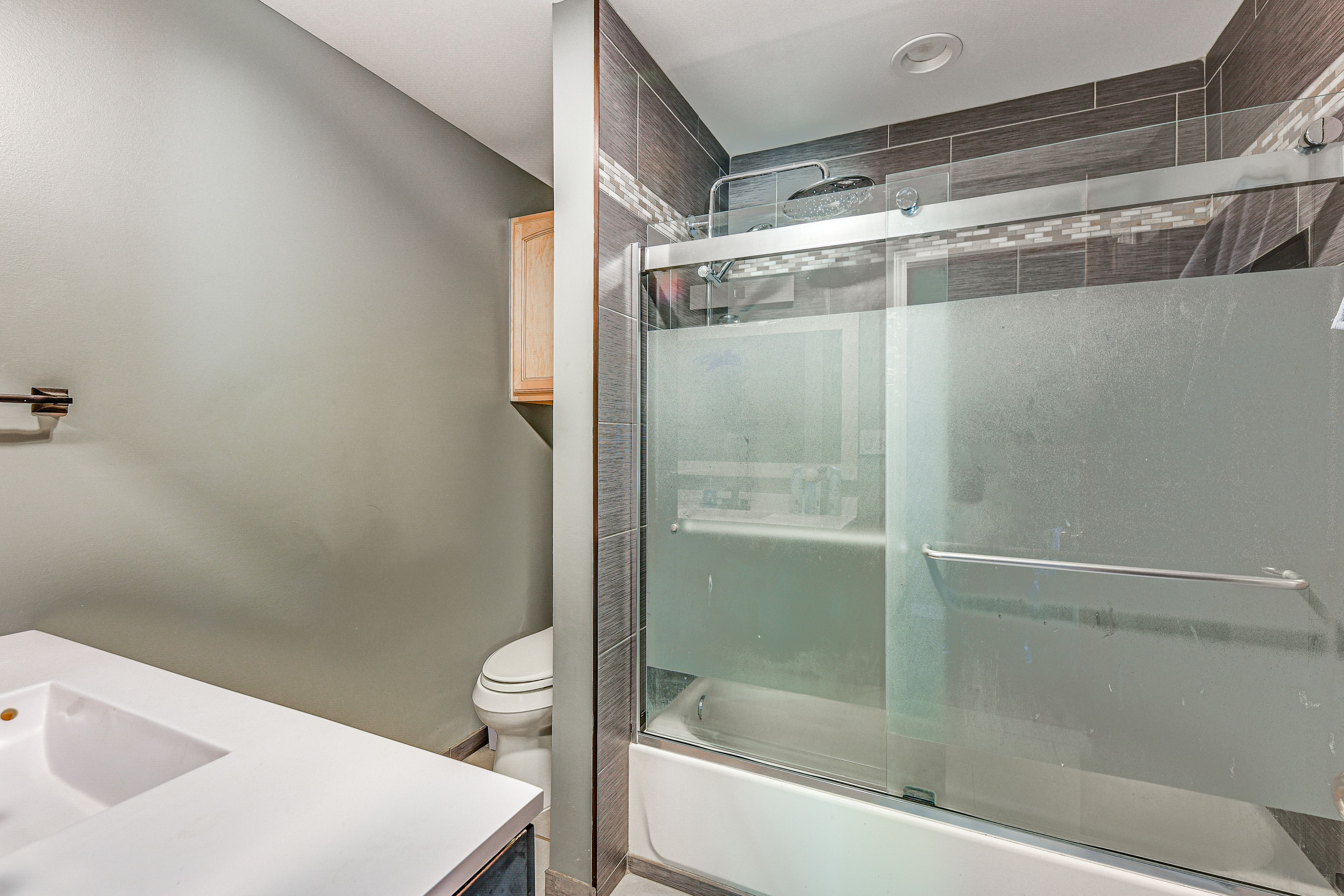 Full Bathroom | Complimentary Toiletries | Towels Provided | Hair Dryer