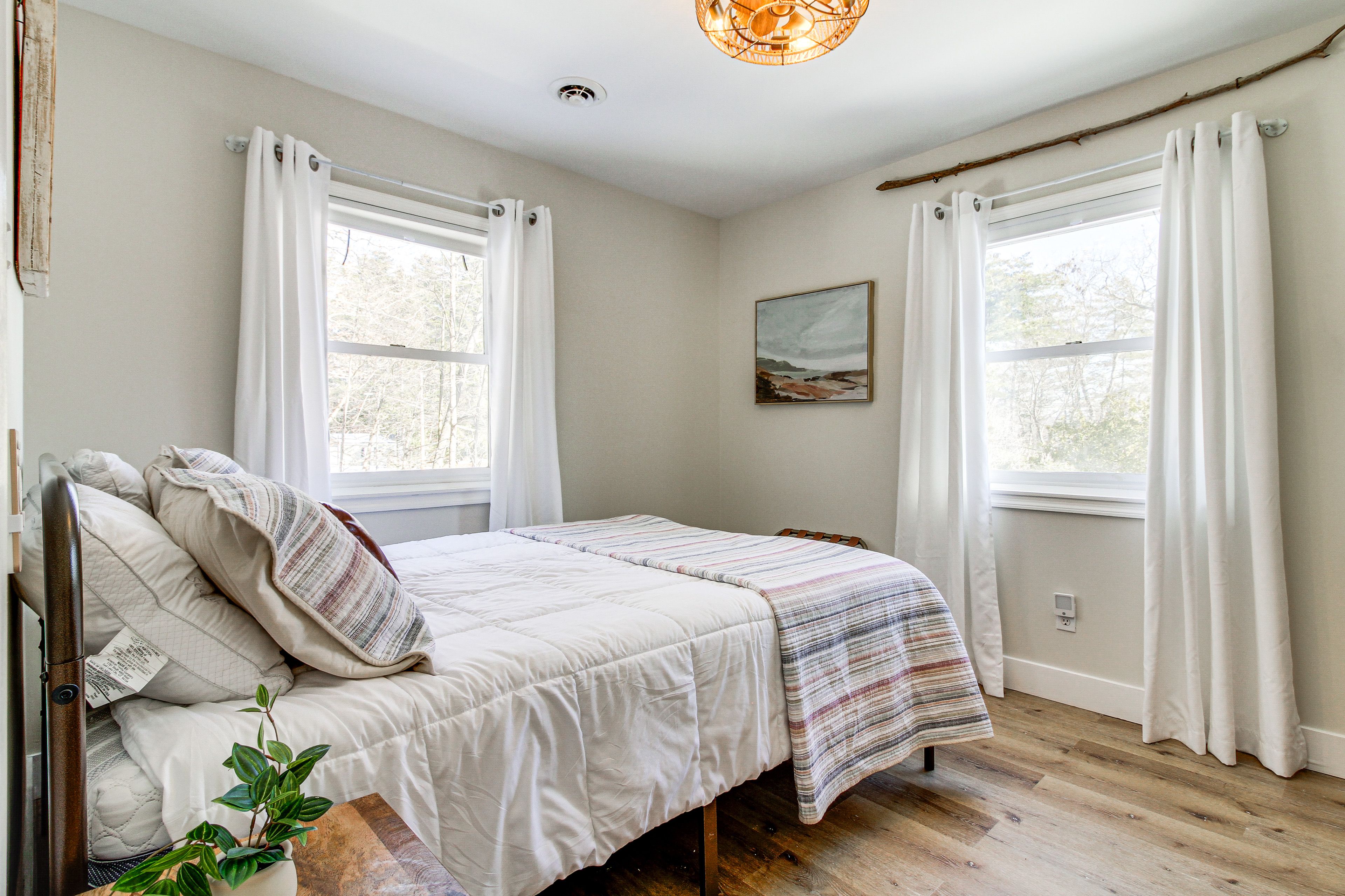 Bedroom 2 | Queen Bed | 2nd Floor | Hangers